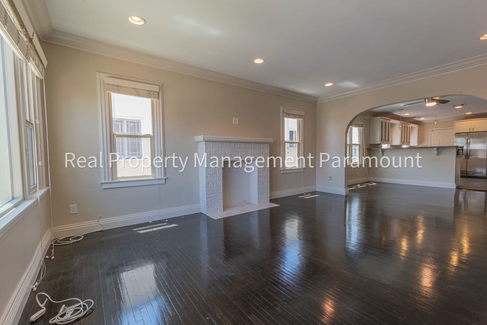 Los Angeles Apartment: 1925 South Harcourt Avenue,