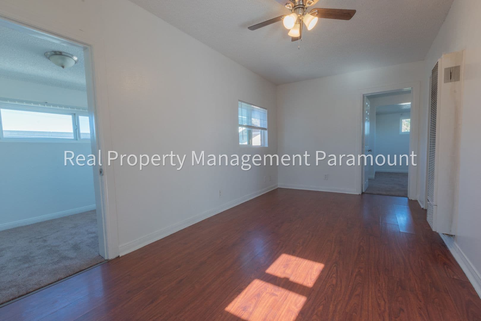 Los Angeles Apartment: 335 1/2 W 57th St