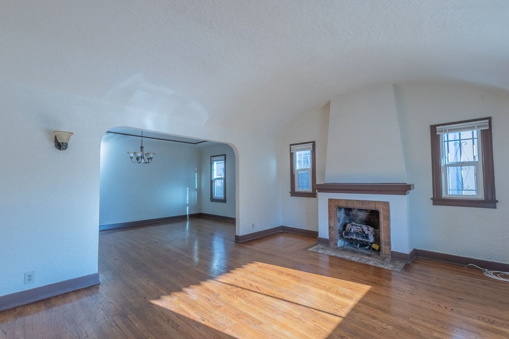 Los Angeles House: 2226 S Redondo Blvd