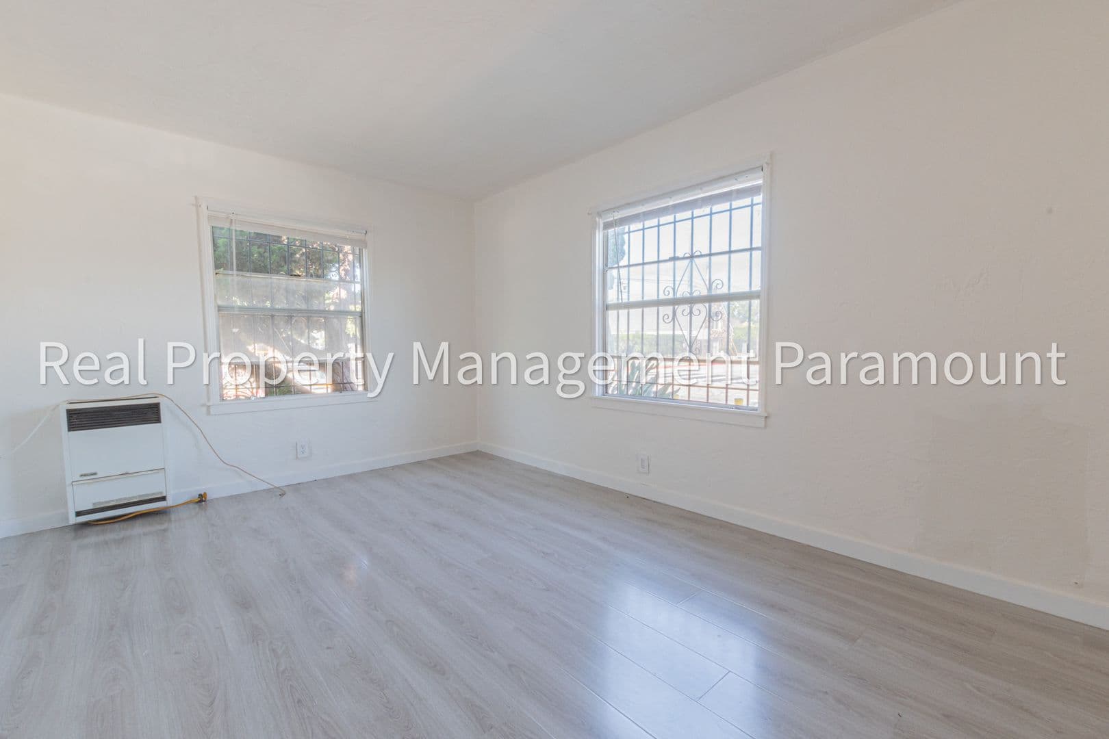 Los Angeles Apartment: 300 E 55th St- 300 - Unit 1