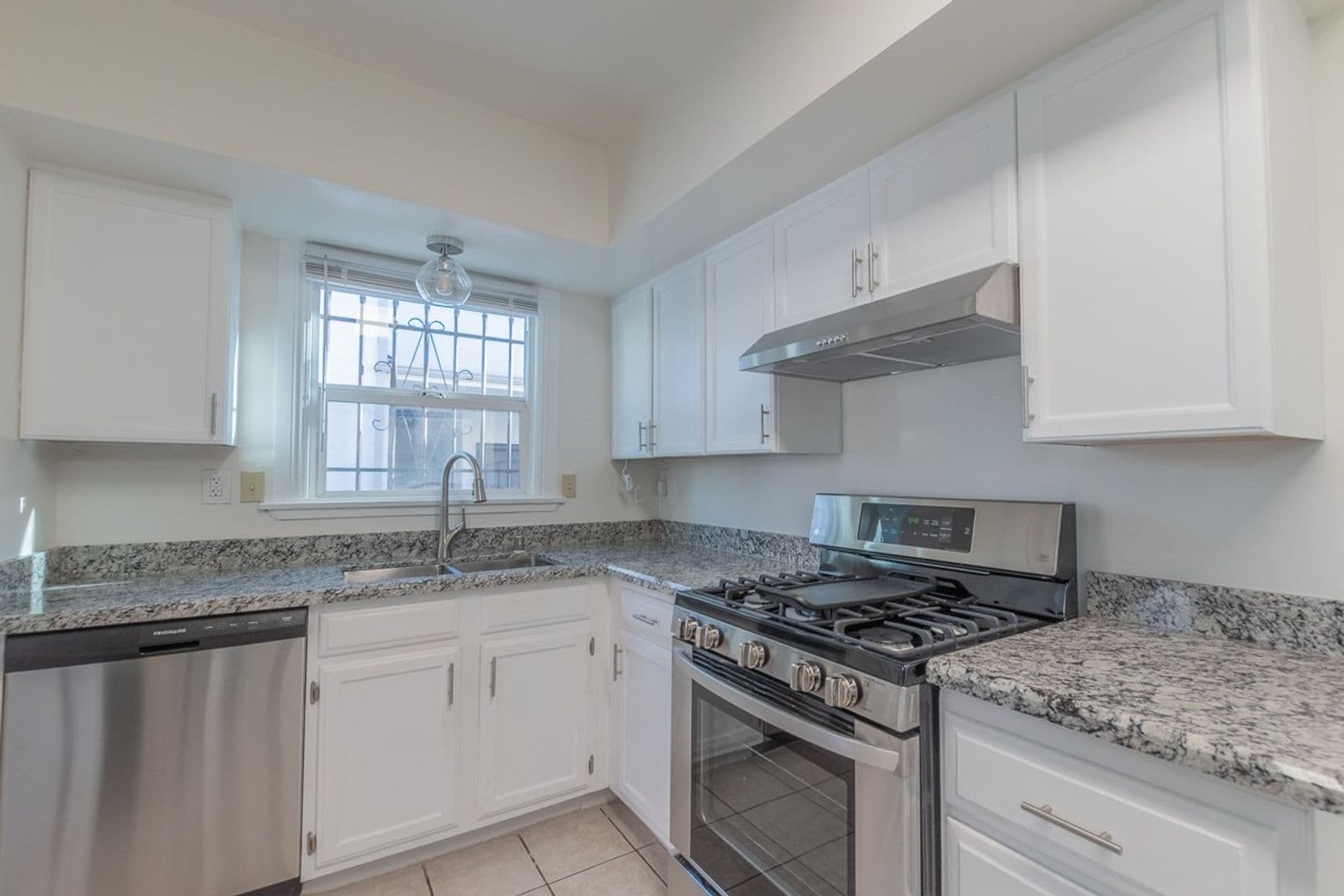 Los Angeles House: 2226 S Redondo Blvd
