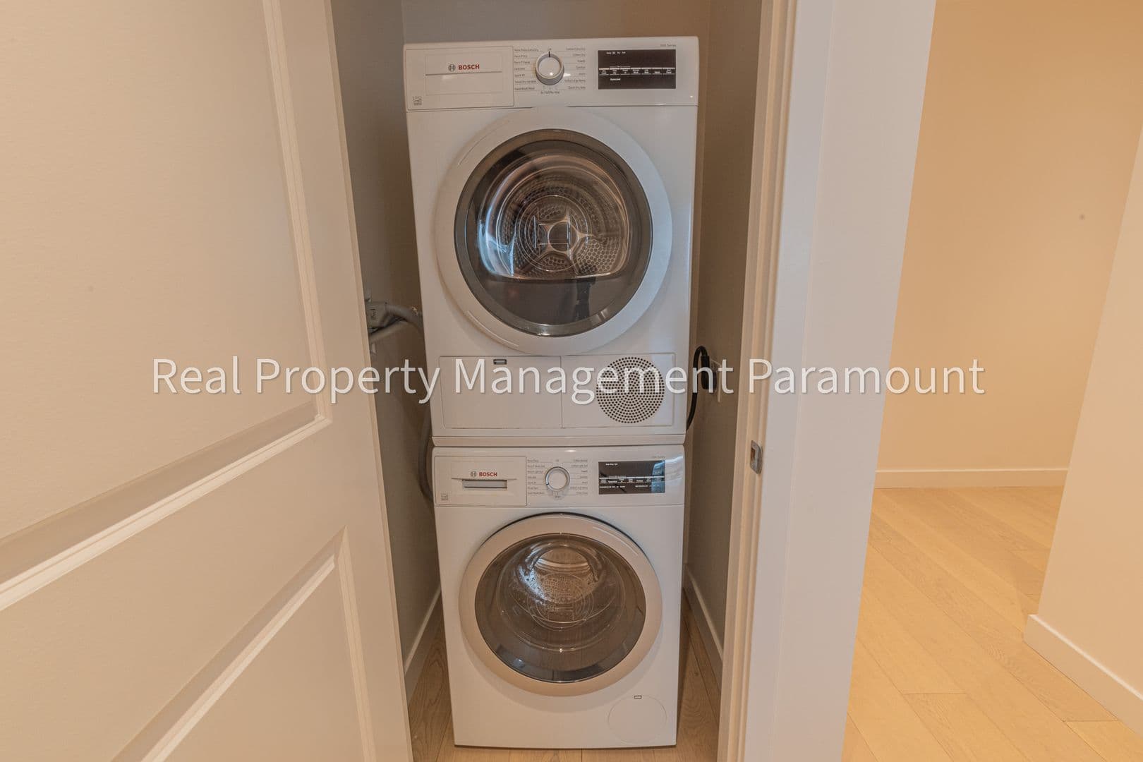 Los Angeles Condo: 400 S Broadway #1301