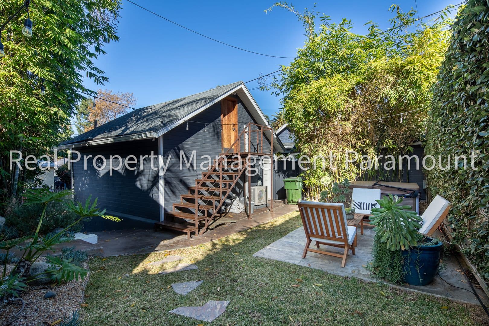 Los Angeles House: 1606 Myra Ave