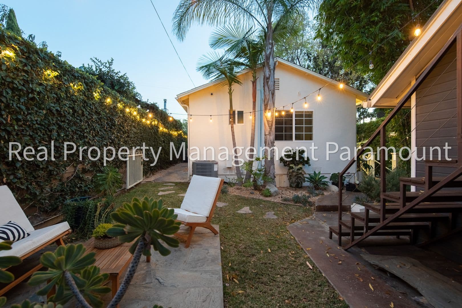 Los Angeles House: 1606 Myra Ave