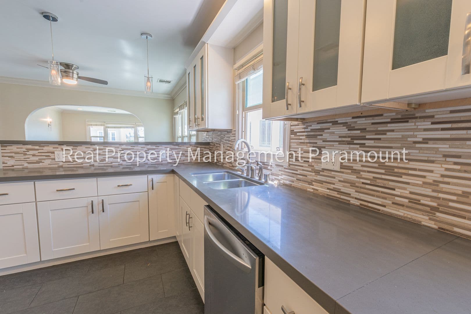Los Angeles Apartment: 1925 South Harcourt Avenue,