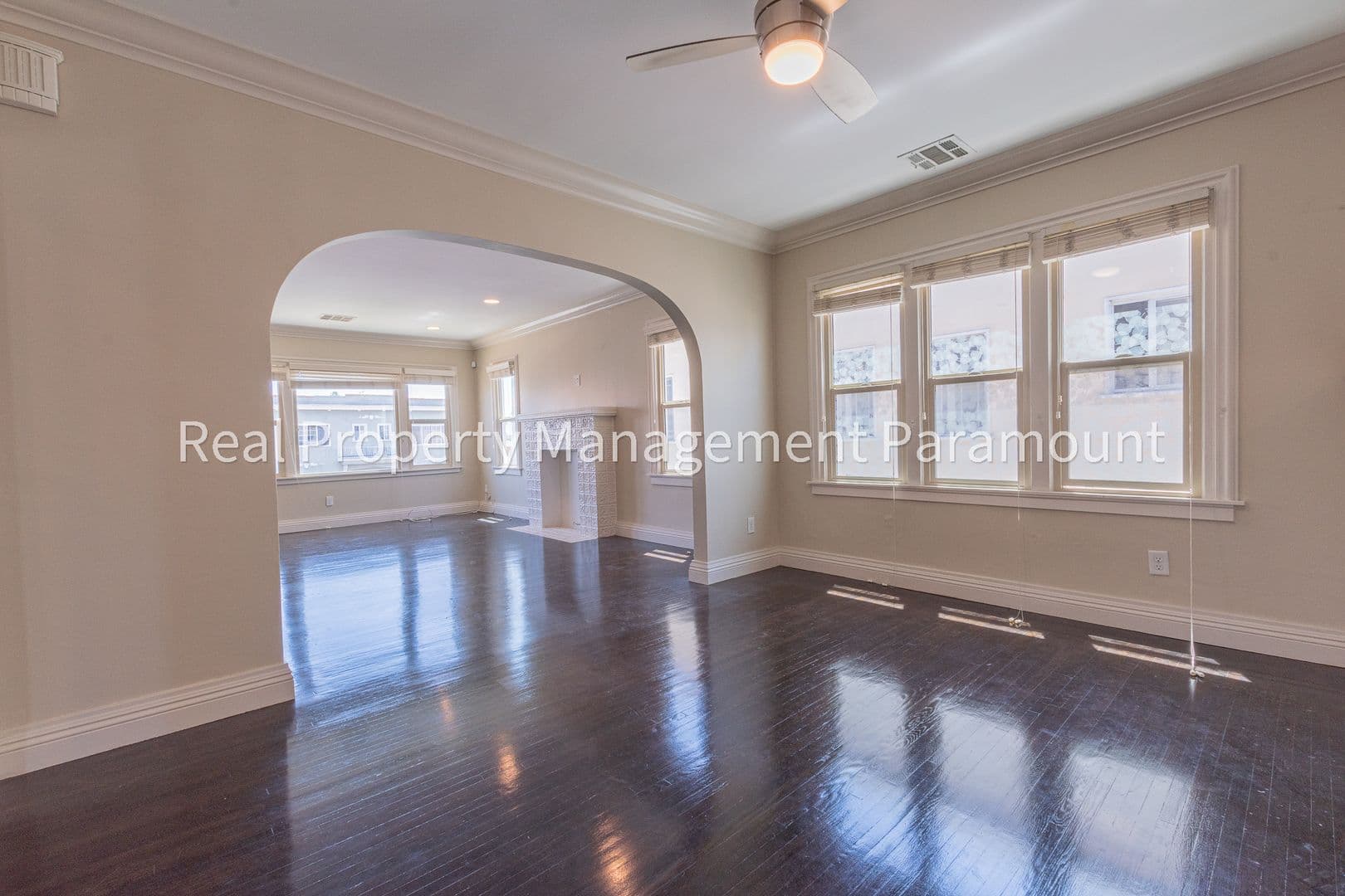 Los Angeles Apartment: 1925 South Harcourt Avenue,
