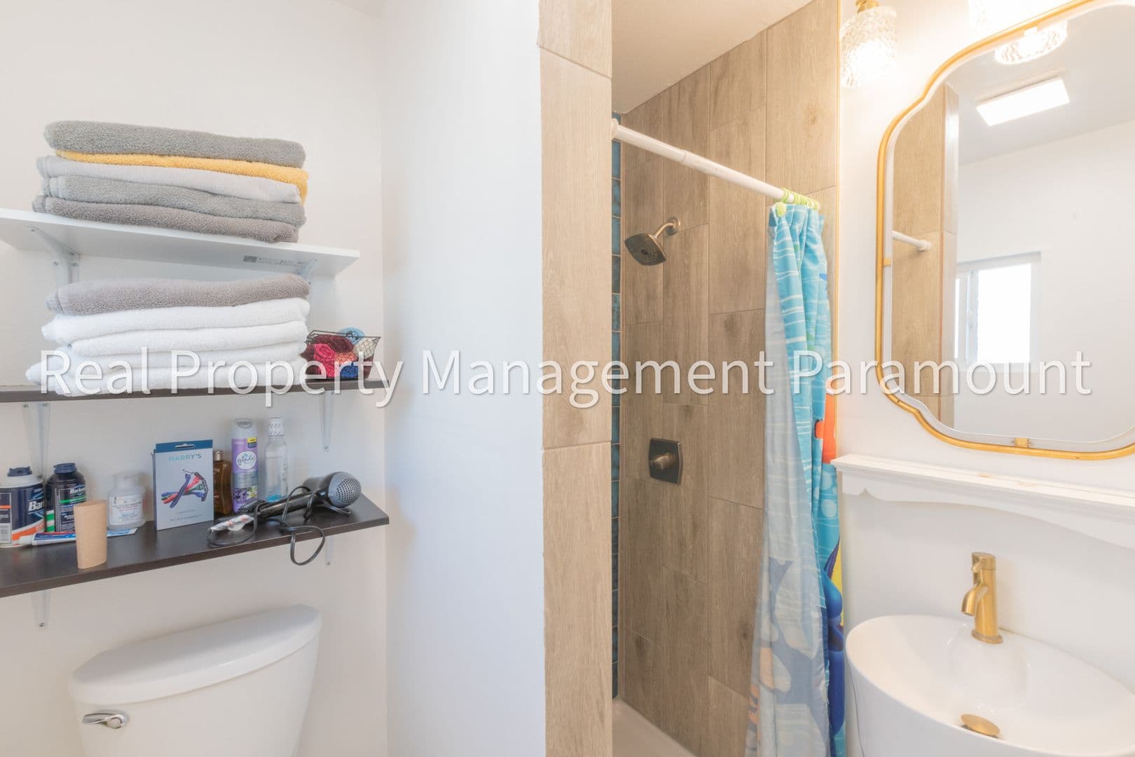 Los Angeles Apartment: 1362 E 61st Street