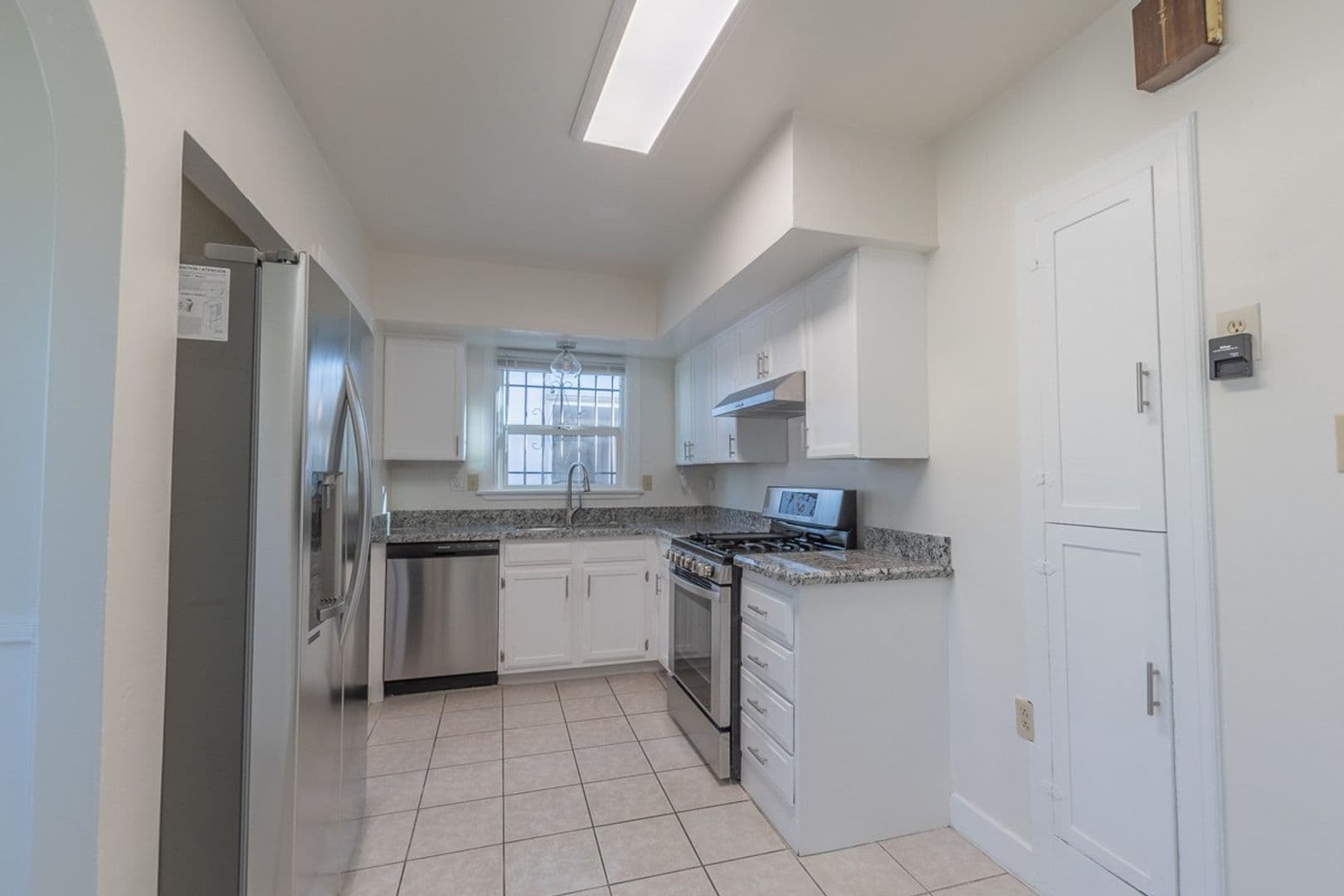 Los Angeles House: 2226 S Redondo Blvd