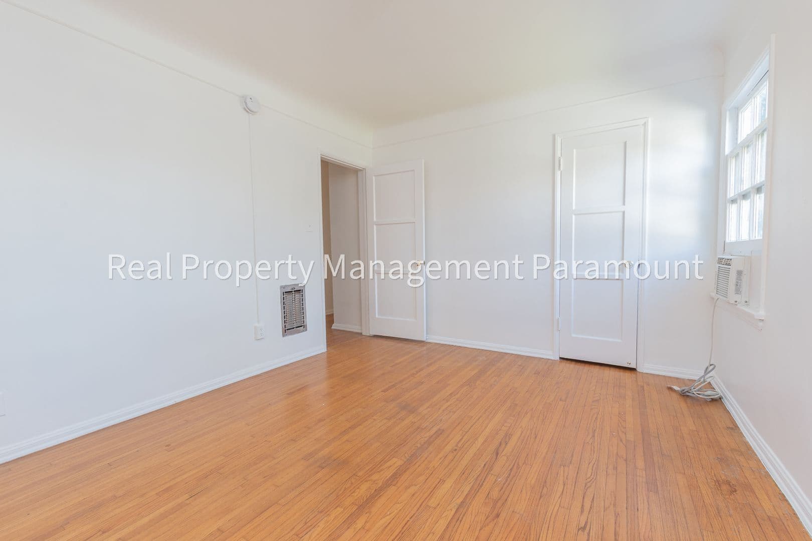 Los Angeles Apartment: 1460 S Orange Grove Ave