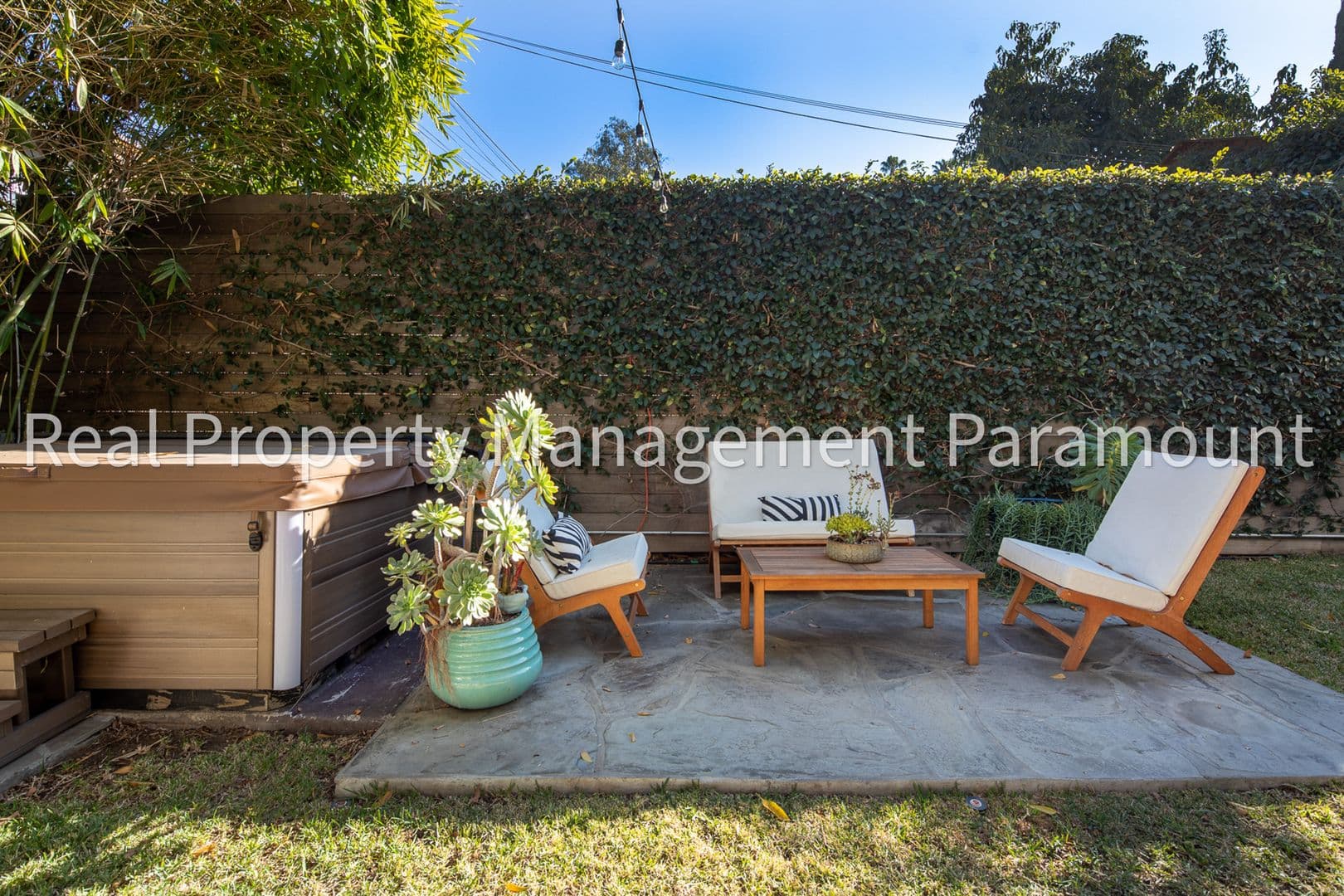 Los Angeles House: 1606 Myra Ave