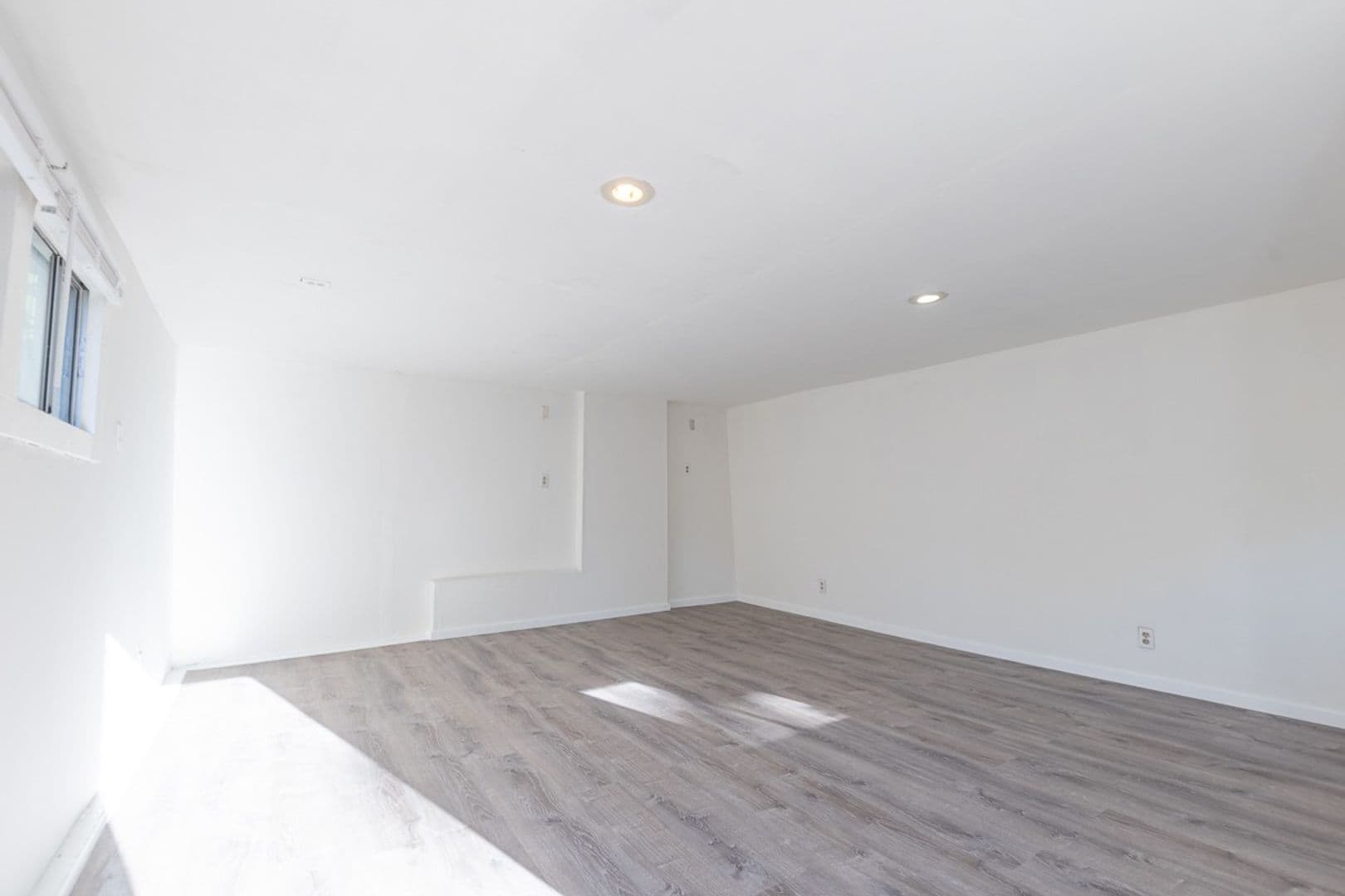 Los Angeles House: 2226 S Redondo Blvd