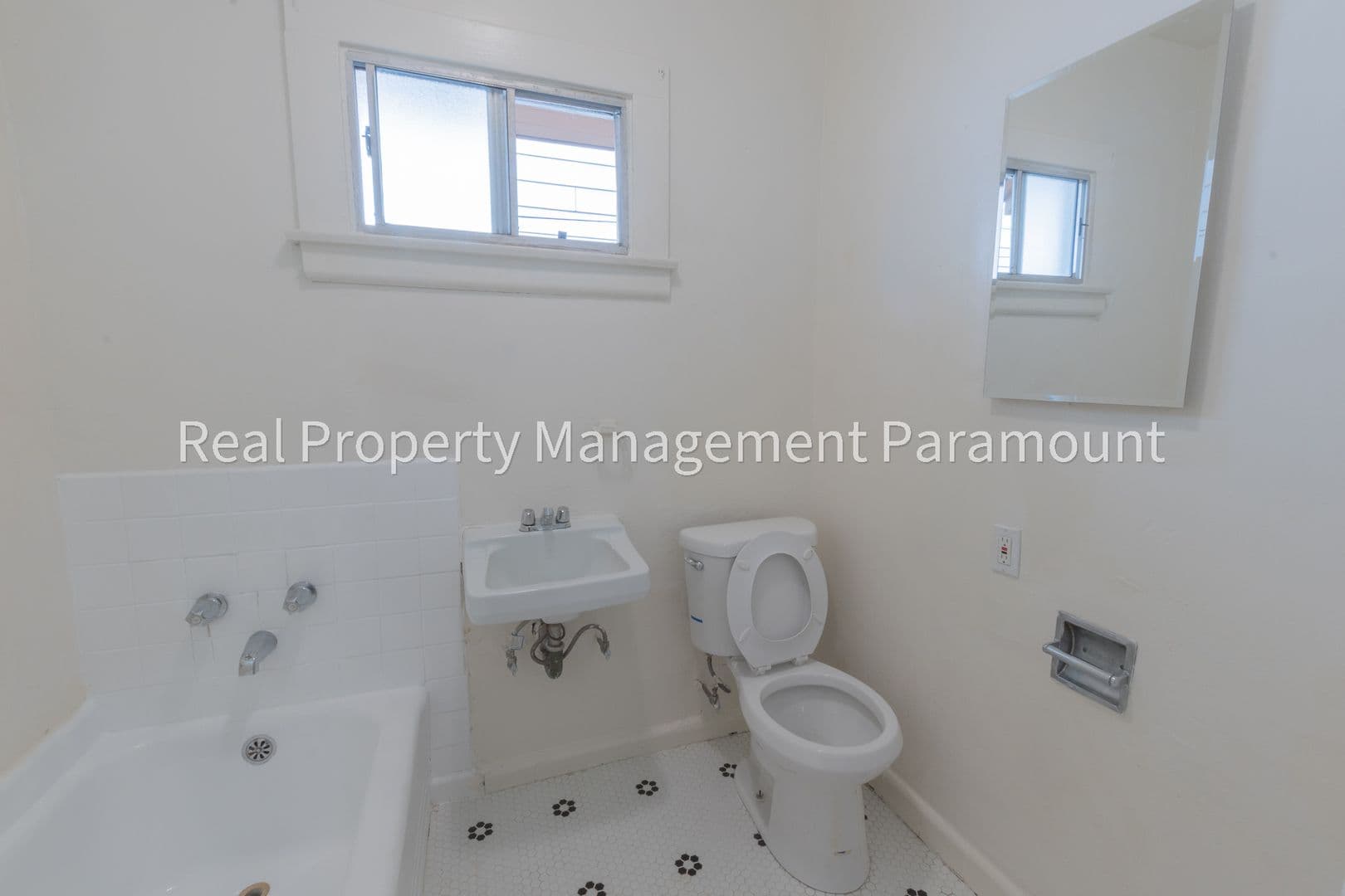 Los Angeles Apartment: 333 W 57th St