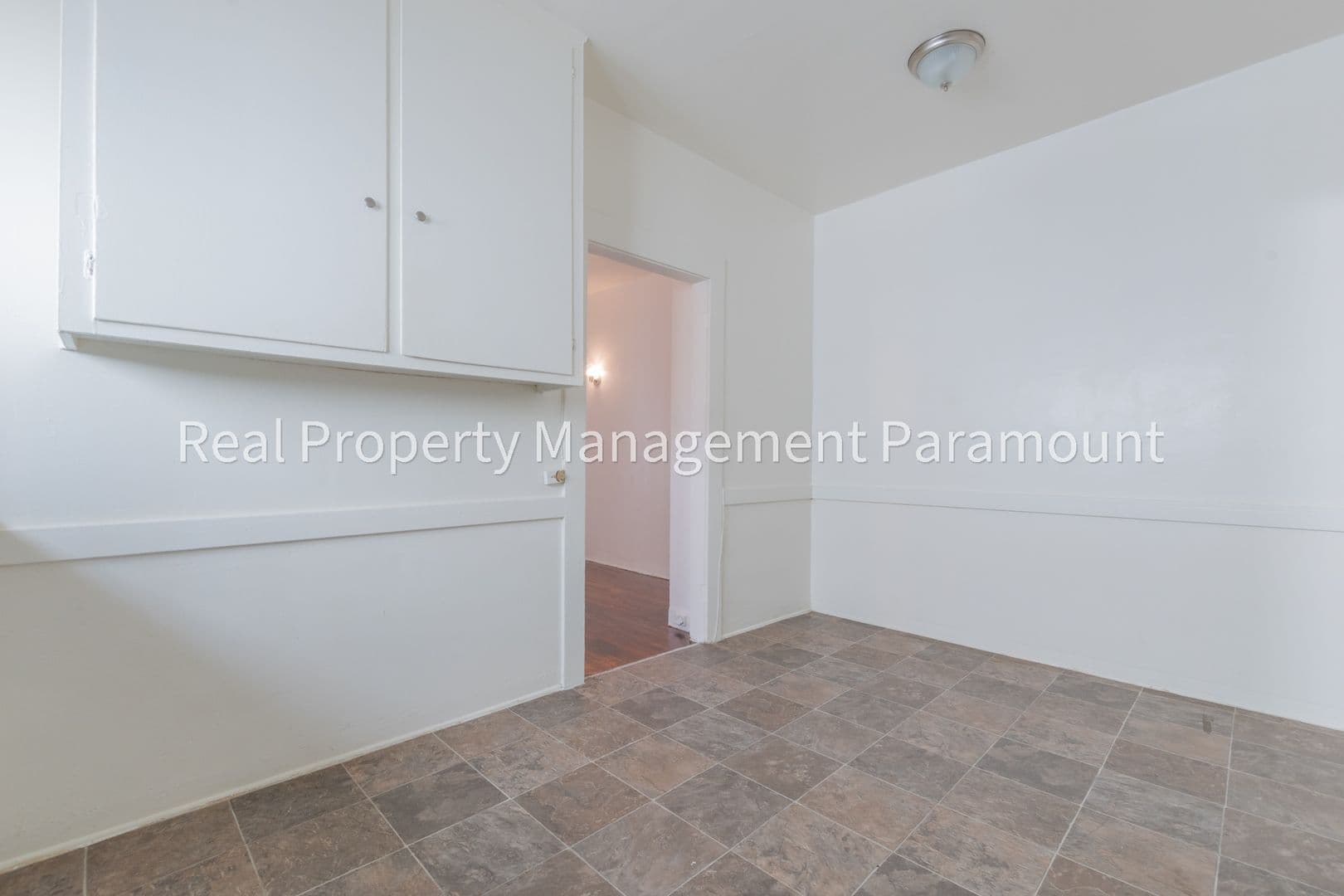 Los Angeles Apartment: 333 W 57th St