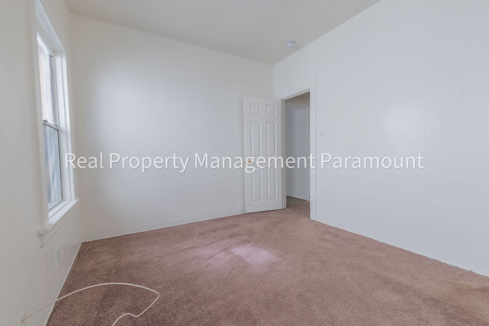 Los Angeles Apartment: 333 W 57th St - 333 W 57th St