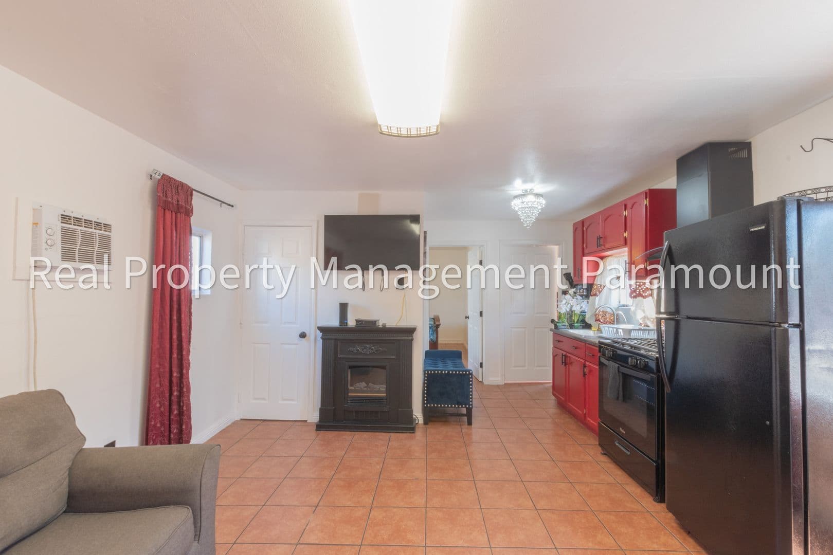 Los Angeles Apartment: 1362 E 61st Street
