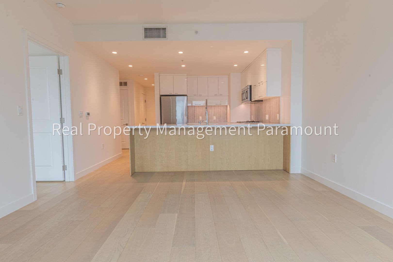 Los Angeles Condo: 400 S Broadway #1301