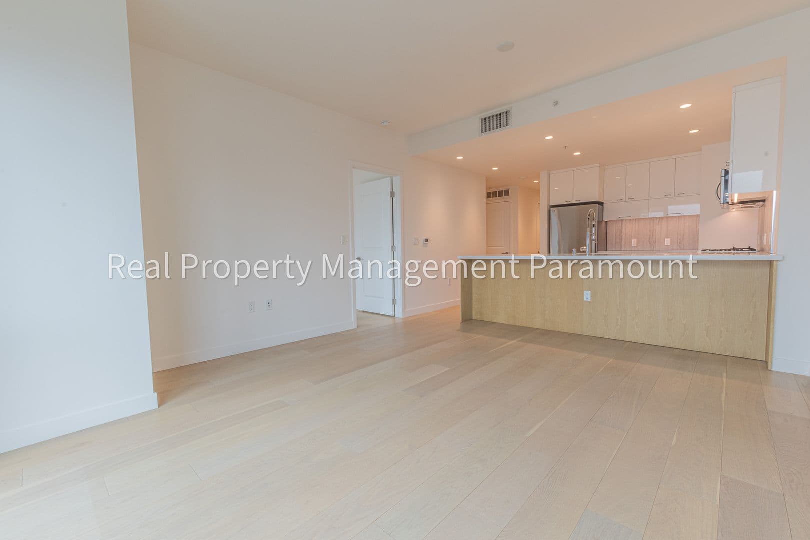 Los Angeles Condo: 400 S Broadway #1301