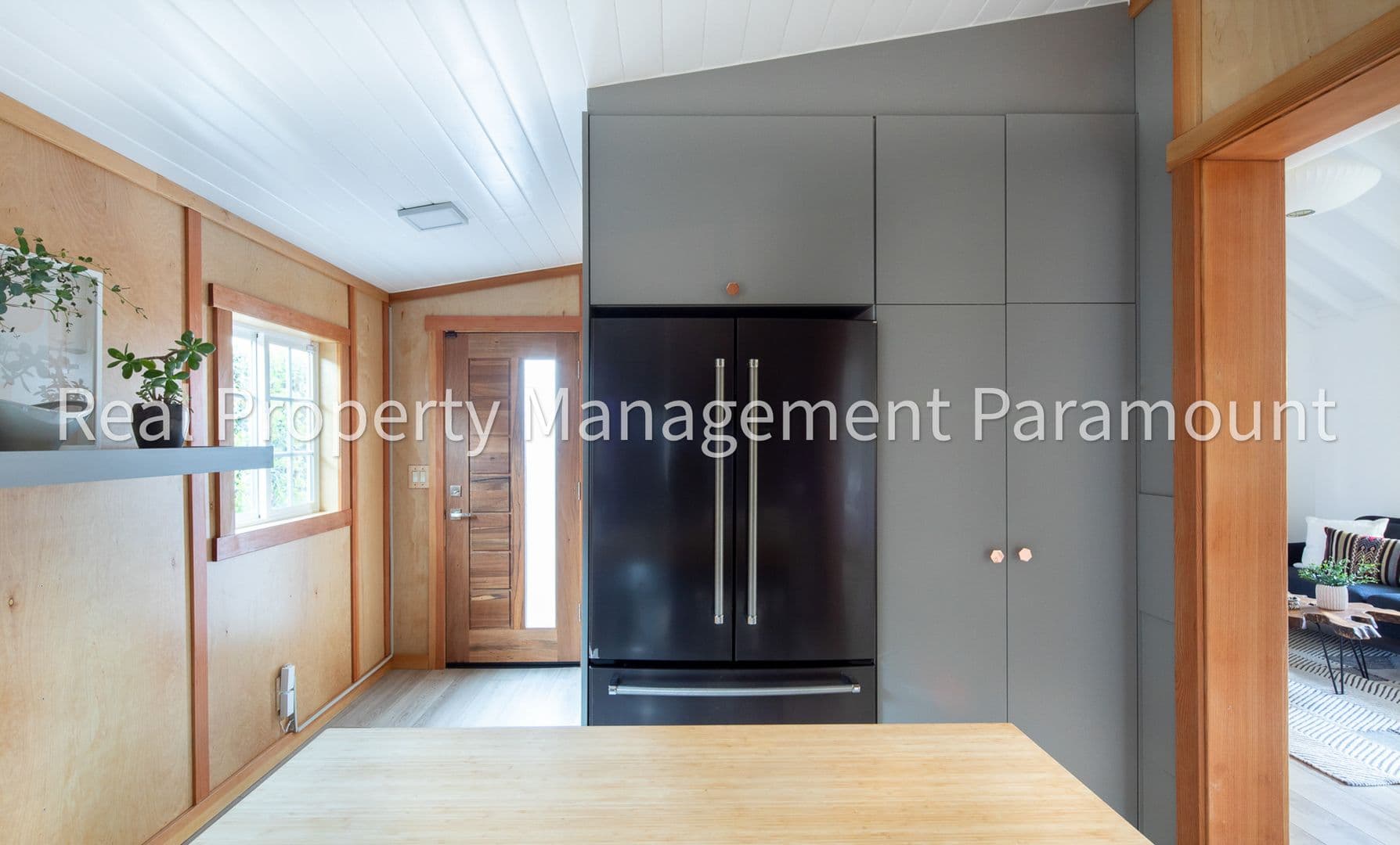 Los Angeles House: 1606 Myra Ave