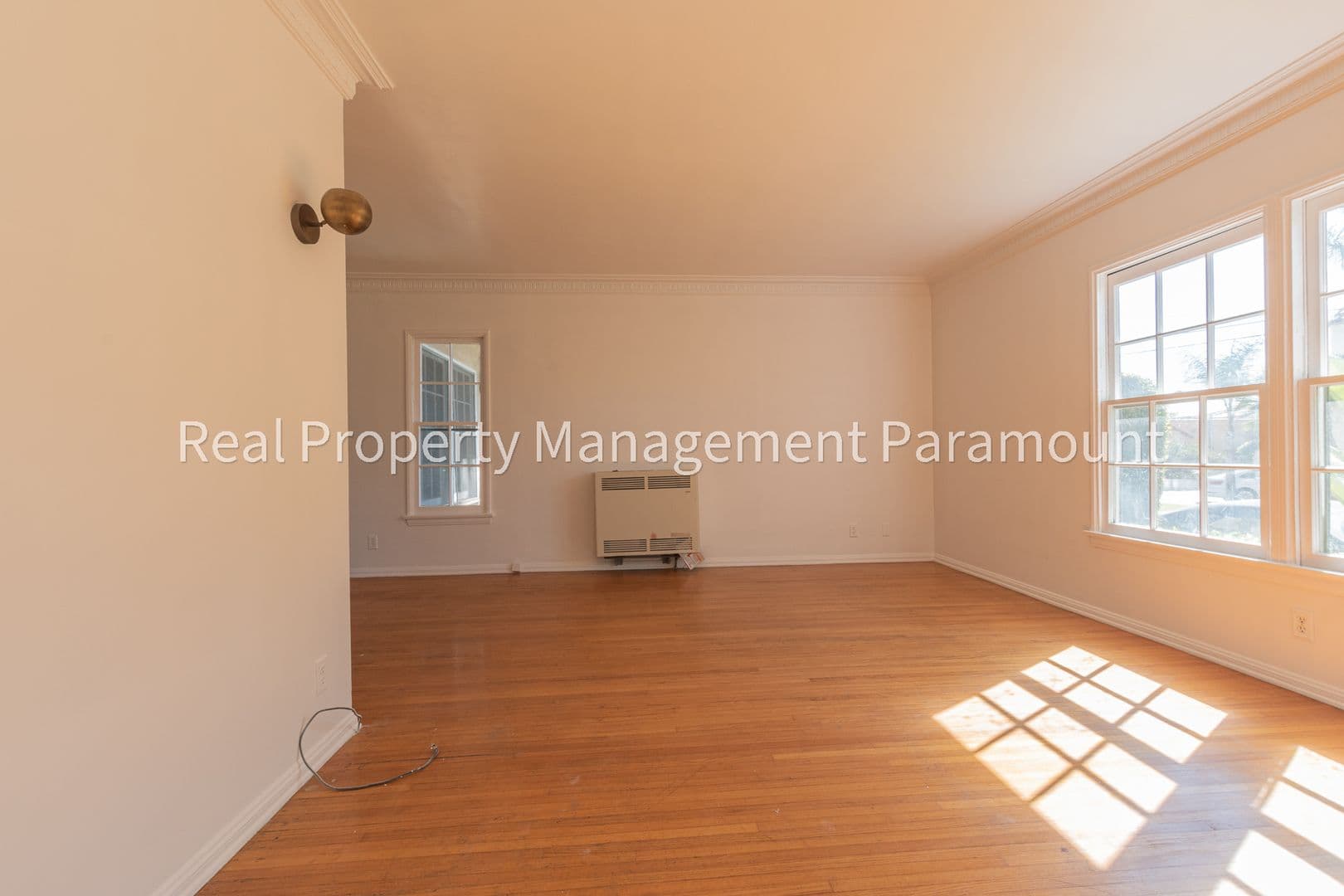 Los Angeles Apartment: 1460 S Orange Grove Ave
