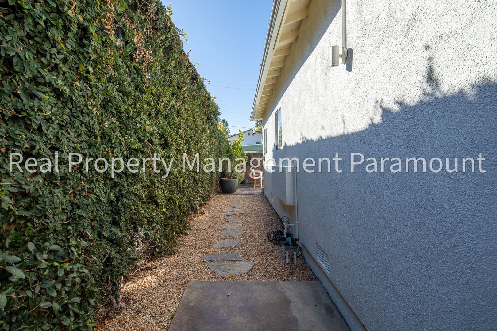 Los Angeles House: 1606 Myra Ave