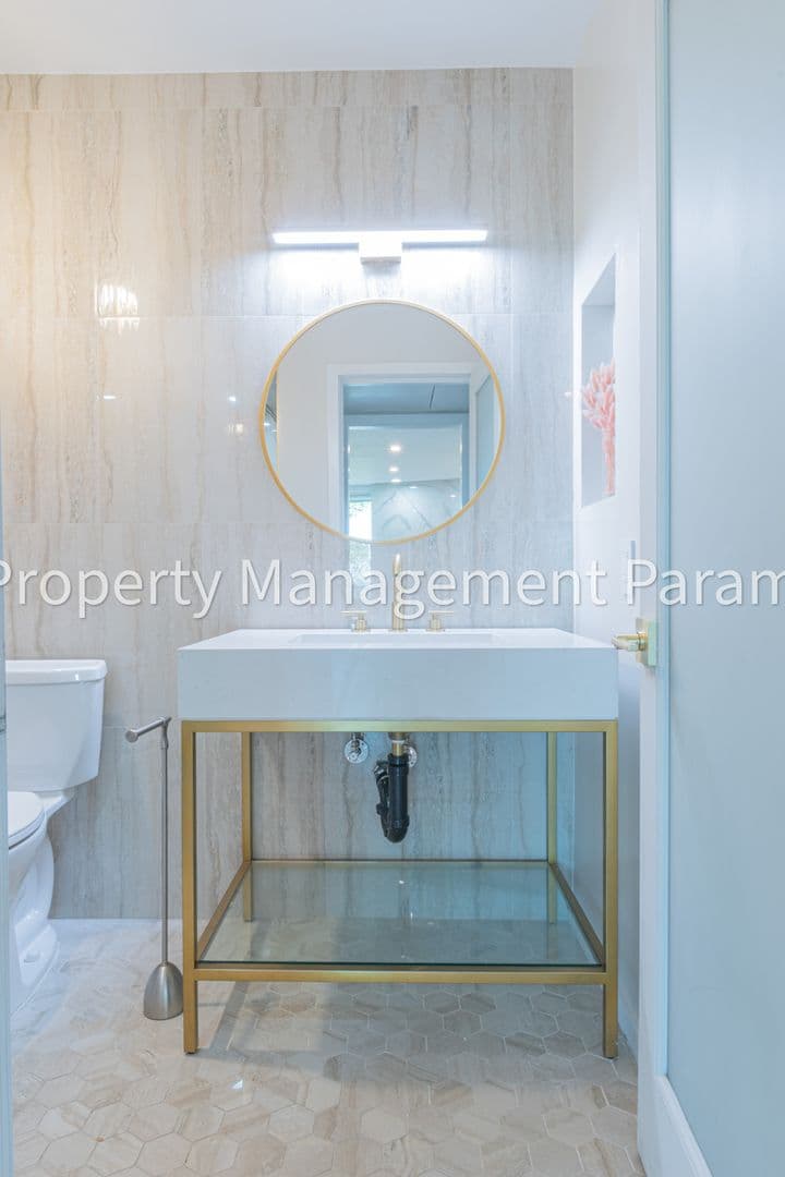 West Hollywood Condo: 8401 Fountain Ave #12