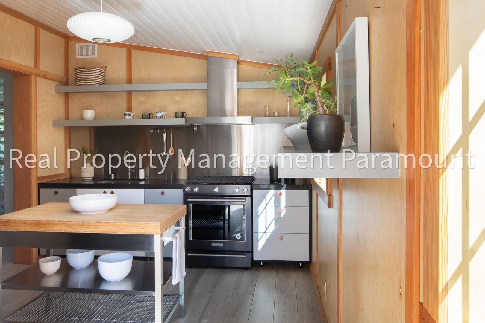 Los Angeles House: 1606 Myra Ave