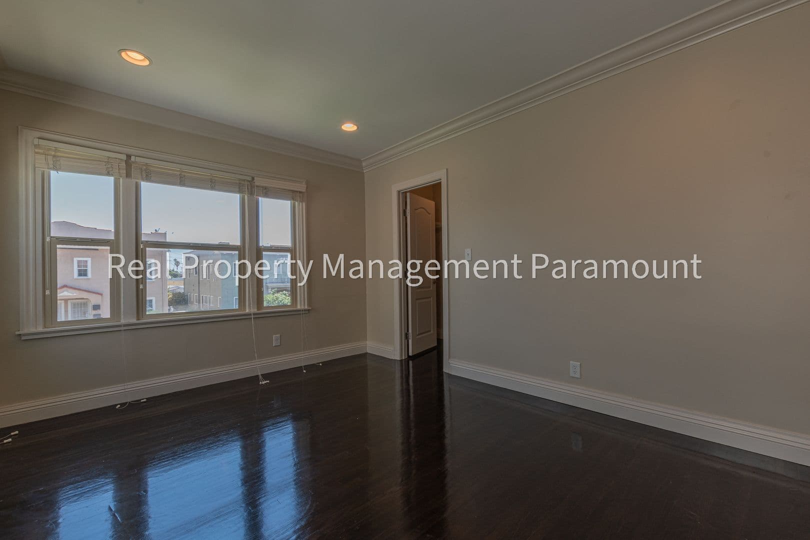 Los Angeles Apartment: 1925 South Harcourt Avenue,