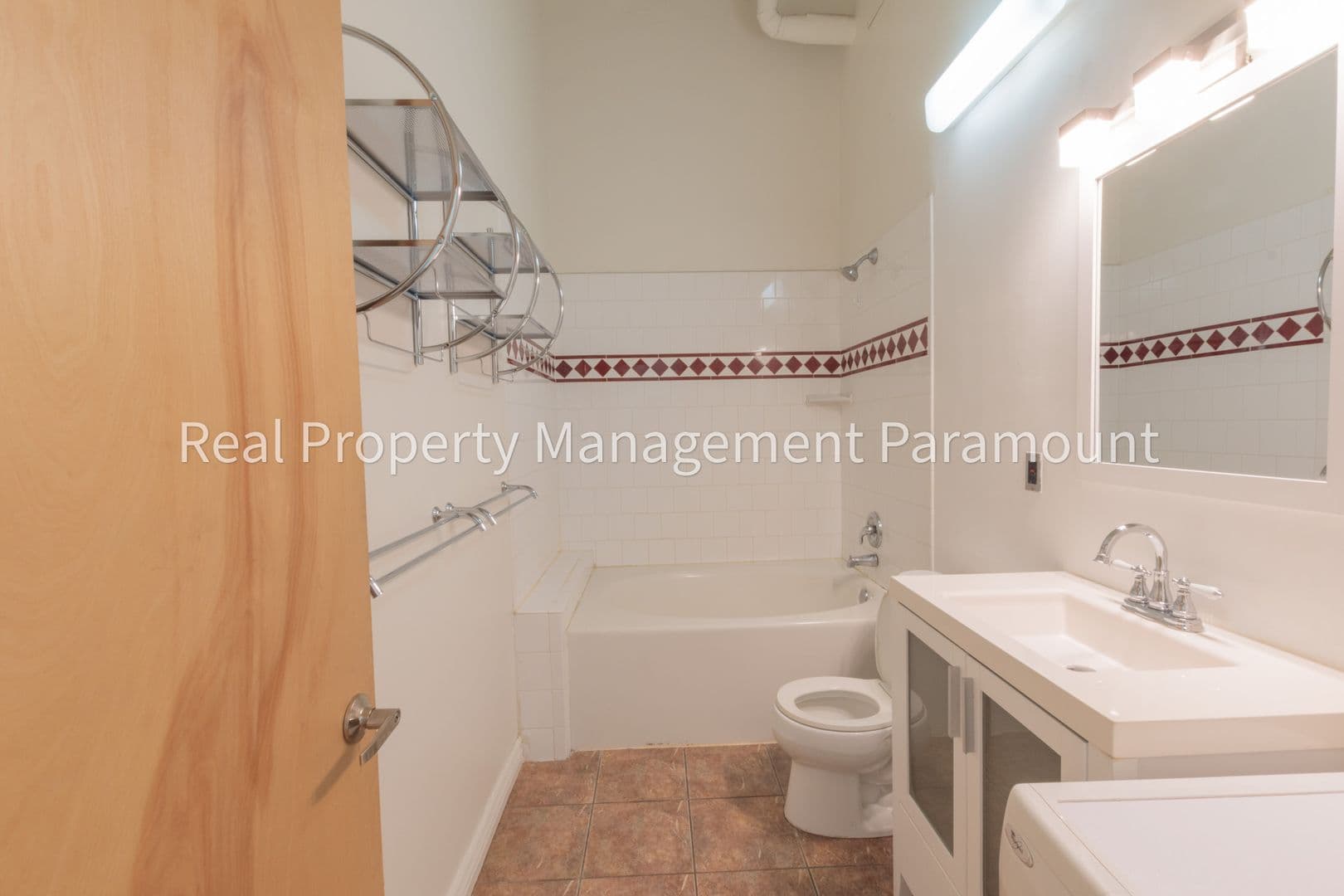 Los Angeles House: 312 W 5th Street #213