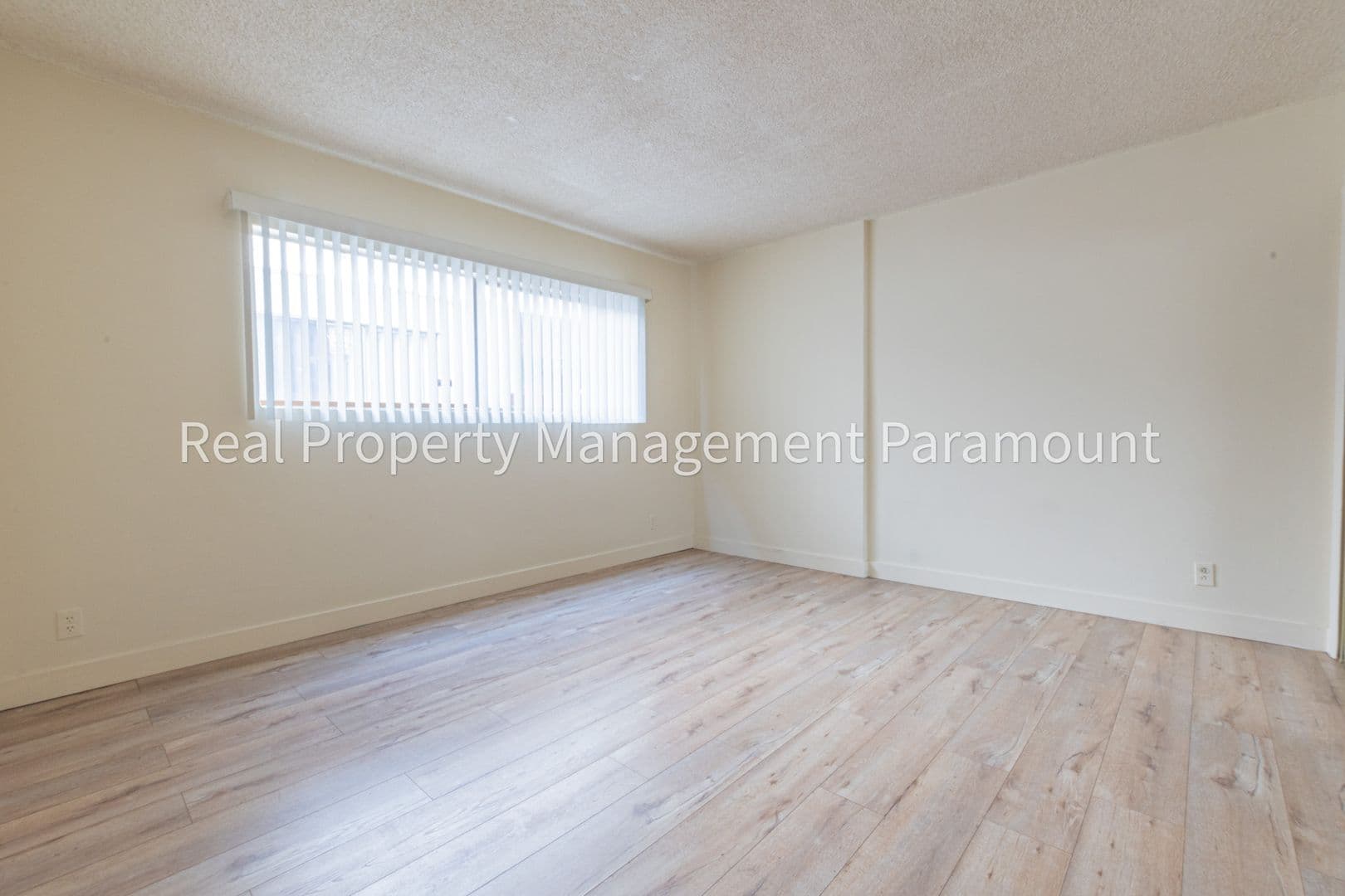 Los Angeles Apartment: 3369 Vinton Ave