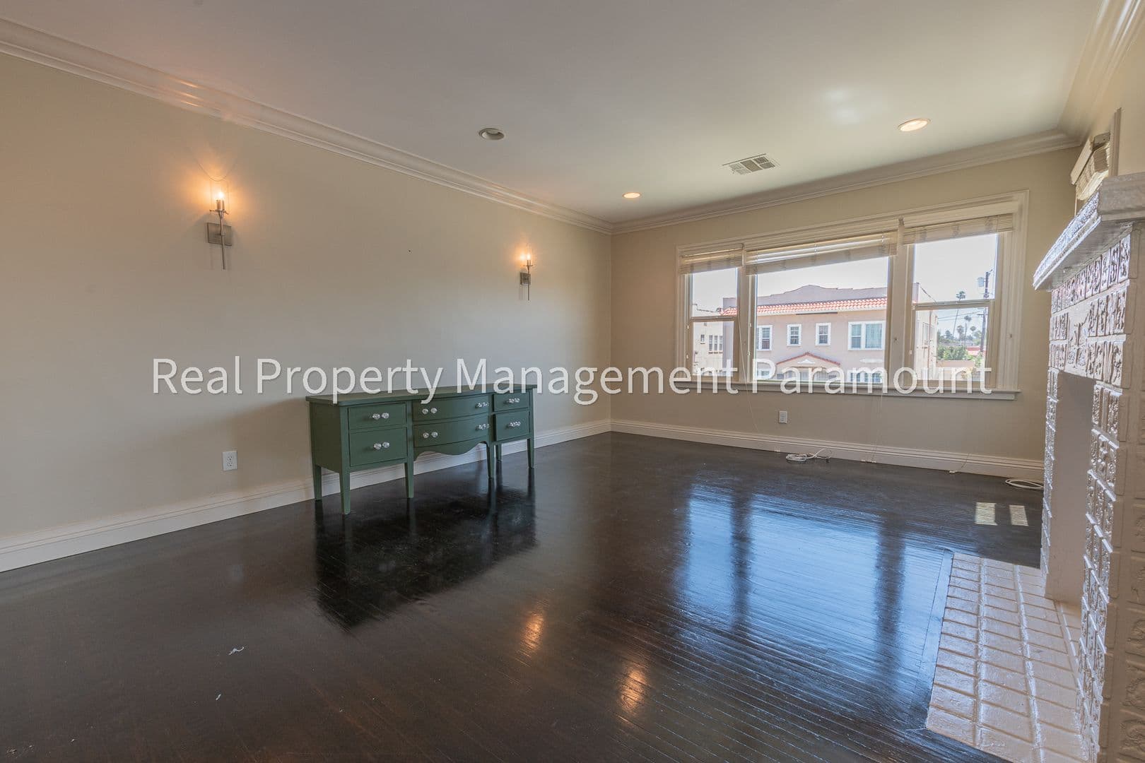 Los Angeles Apartment: 1925 South Harcourt Avenue,