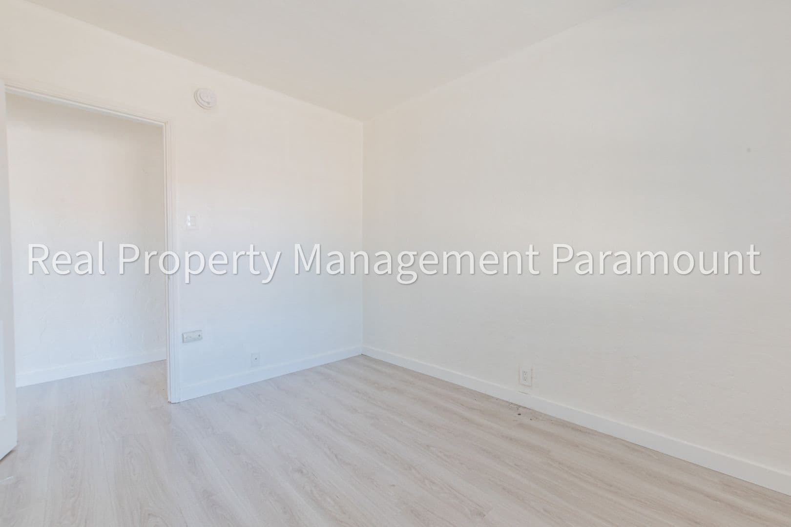 Los Angeles Apartment: 300 E 55th St- 300 - Unit 1