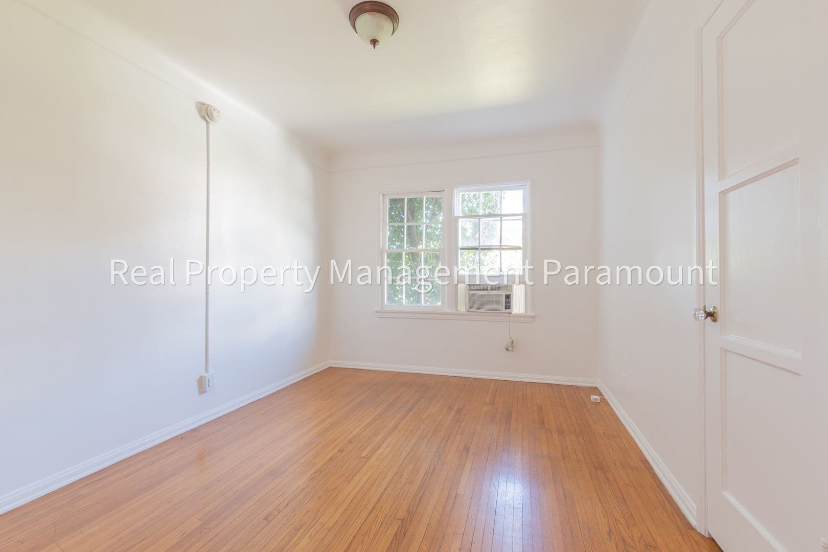 Los Angeles Apartment: 1460 S Orange Grove Ave