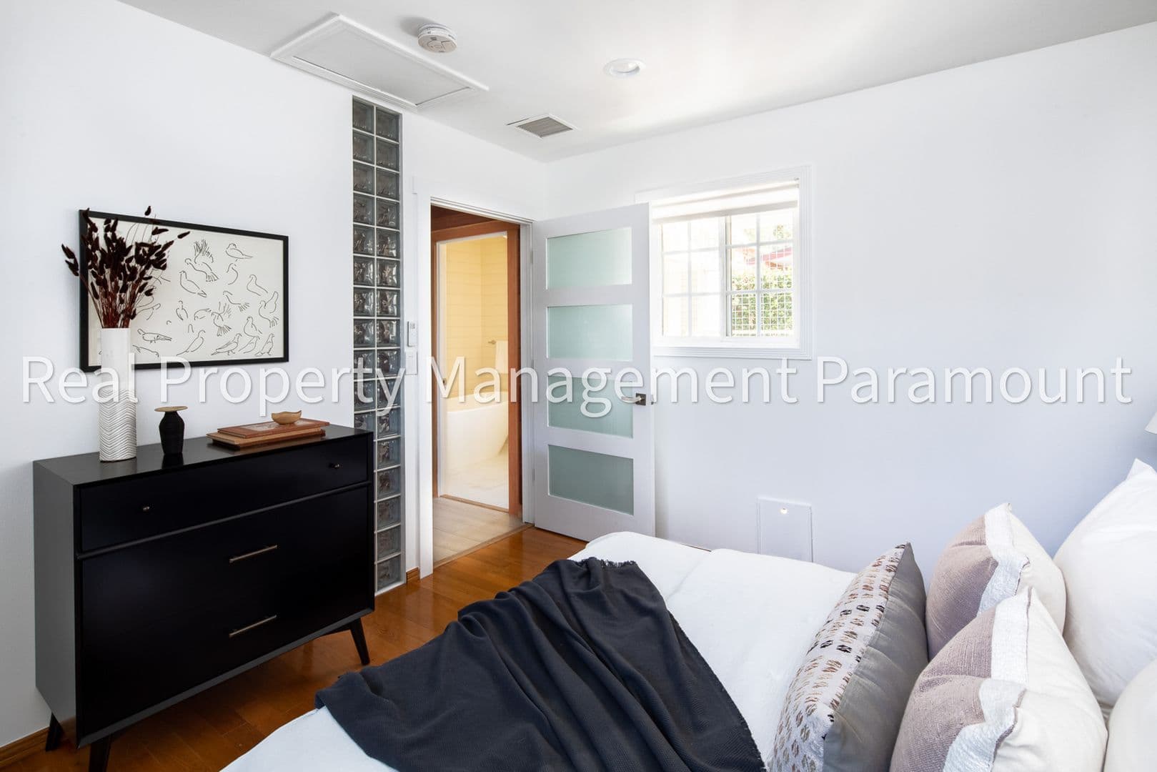 Los Angeles House: 1606 Myra Ave
