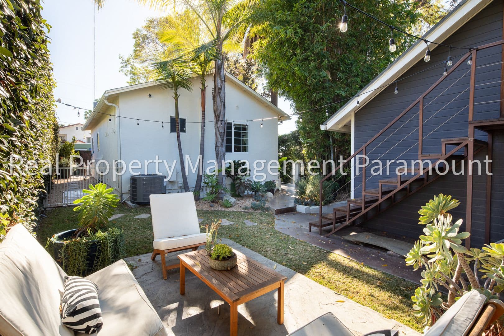 Los Angeles House: 1606 Myra Ave