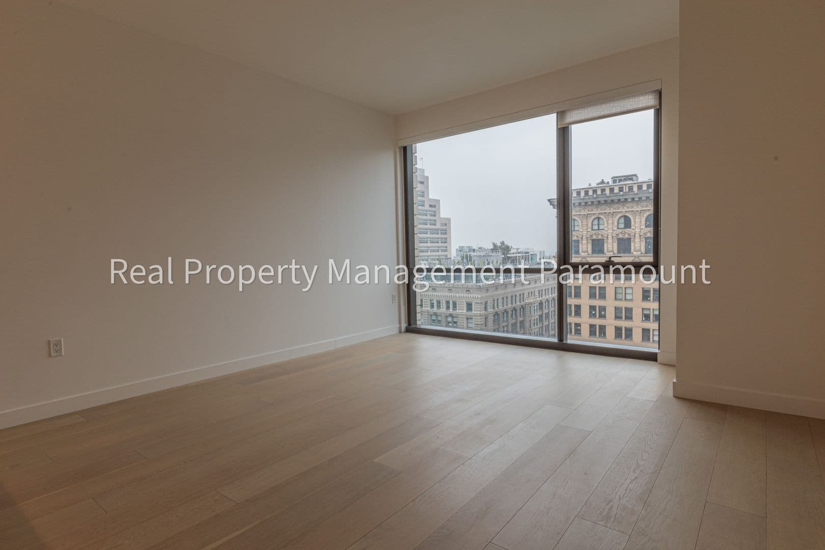 Los Angeles Condo: 400 S Broadway #1301