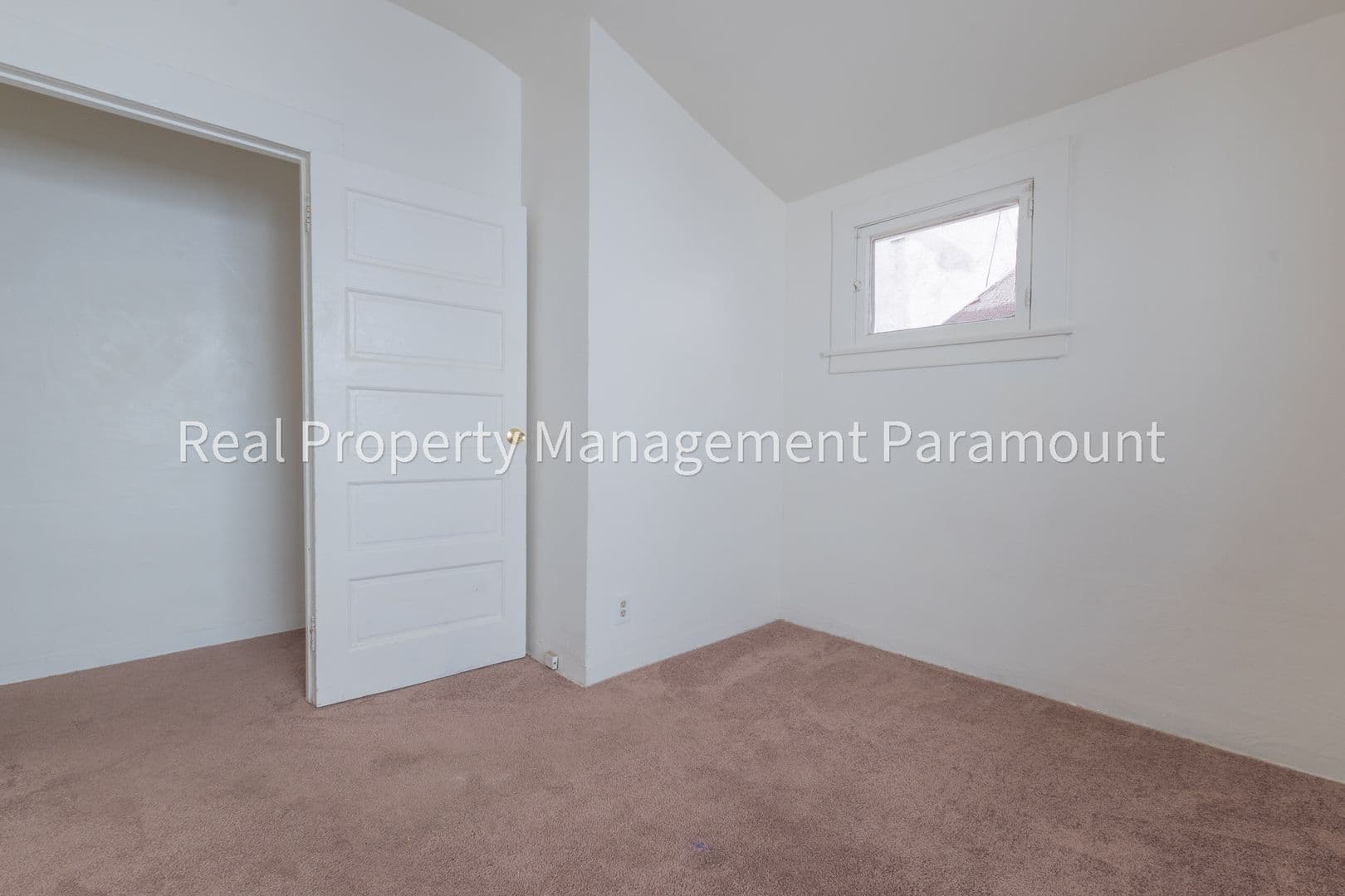 Los Angeles Apartment: 333 W 57th St - 333 W 57th St