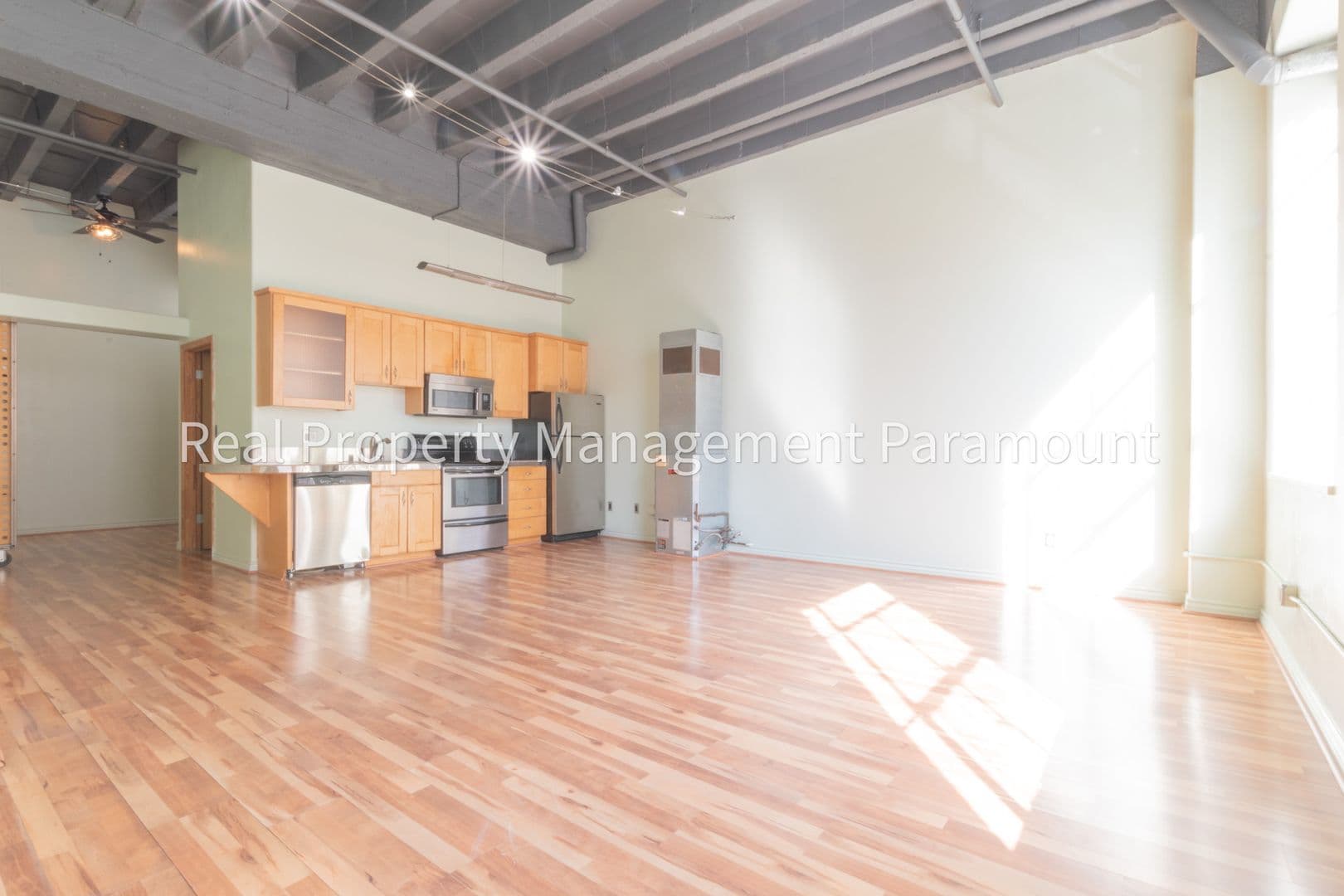 Los Angeles House: 312 W 5th Street #213