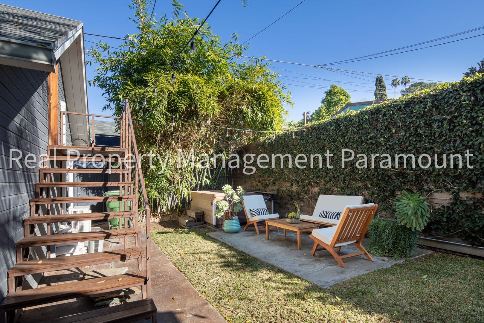 Los Angeles House: 1606 Myra Ave