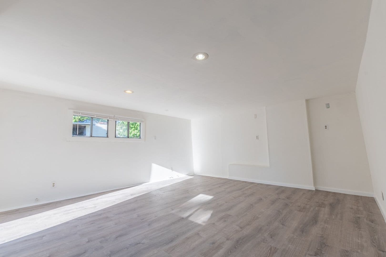 Los Angeles House: 2226 S Redondo Blvd