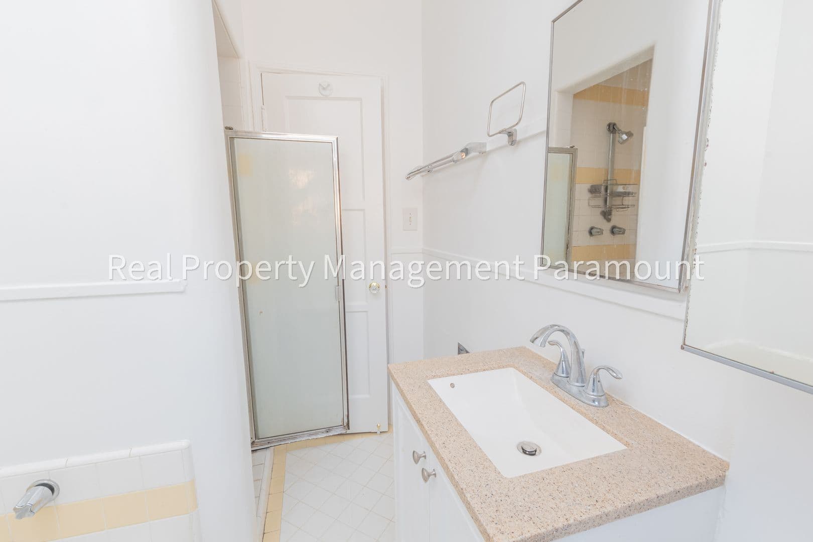 Los Angeles Apartment: 1460 S Orange Grove Ave