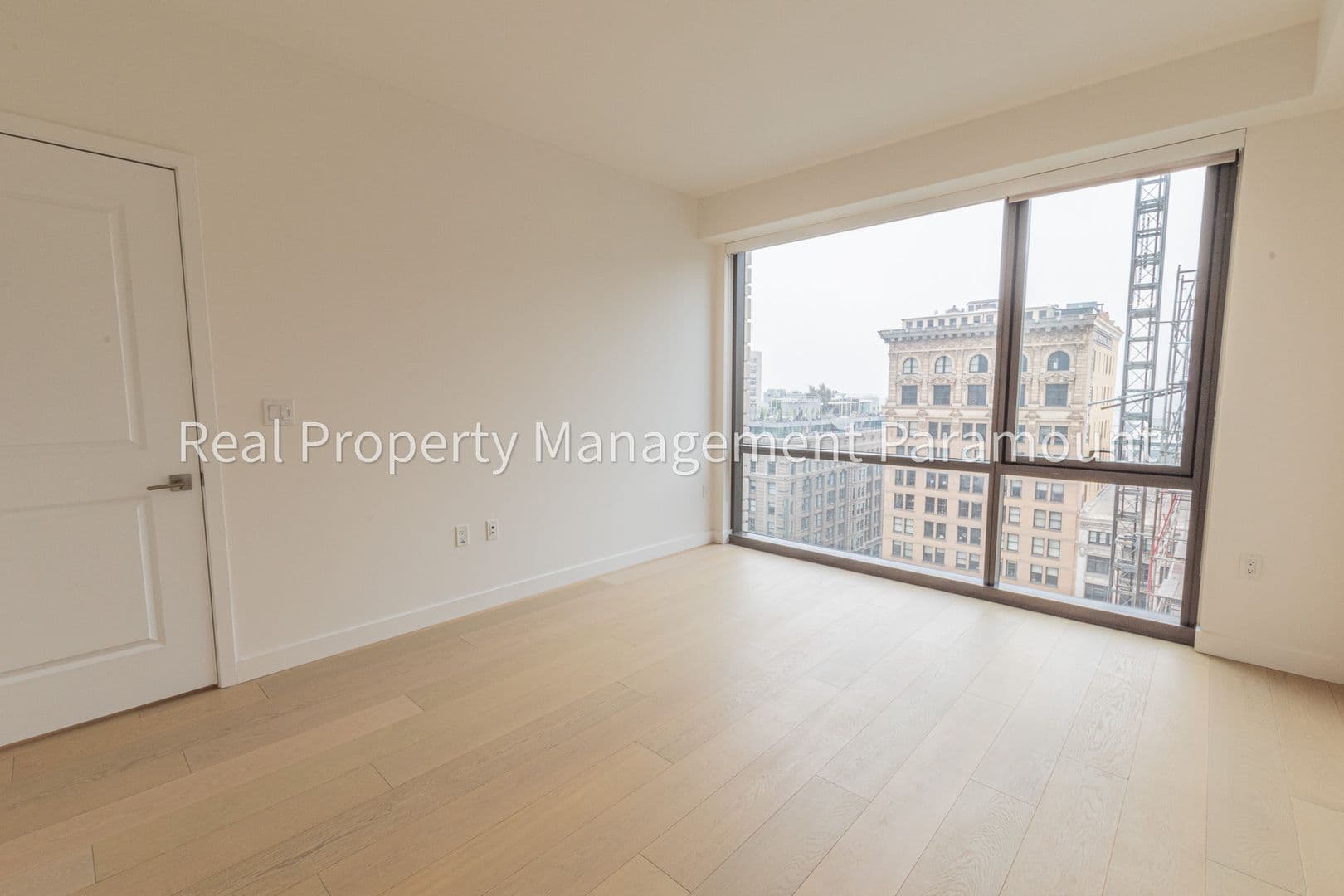 Los Angeles Condo: 400 S Broadway #1301