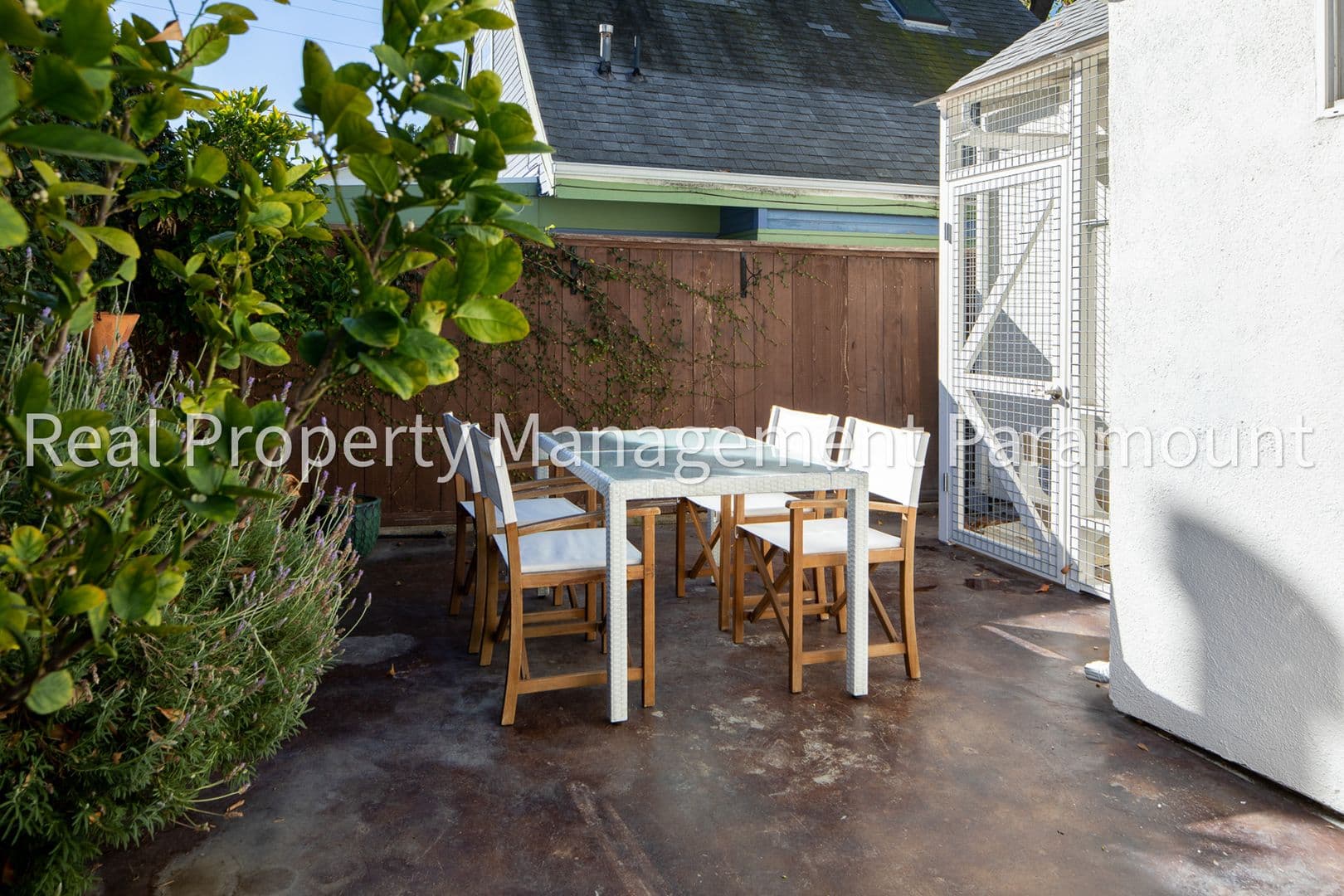 Los Angeles House: 1606 Myra Ave
