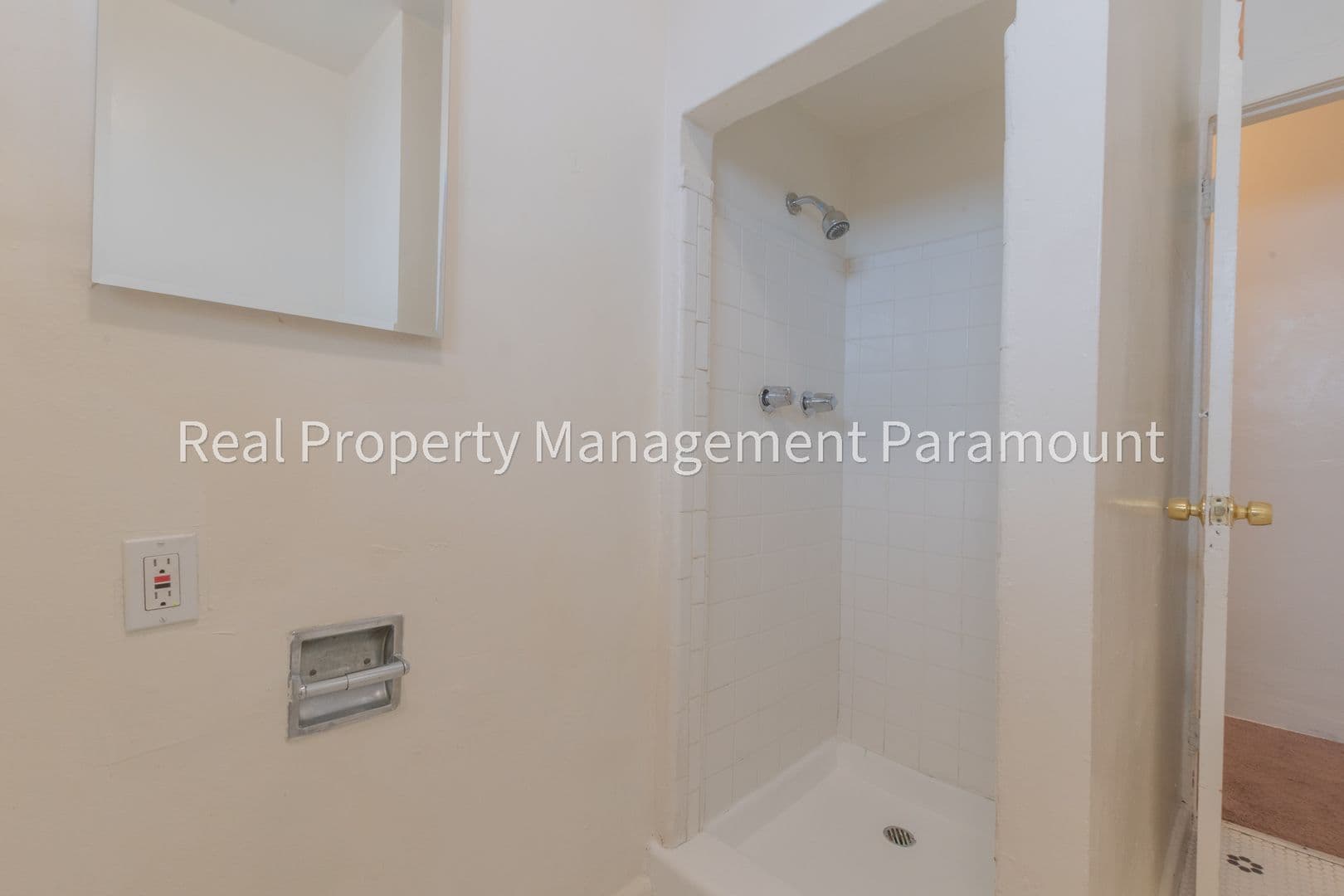 Los Angeles Apartment: 333 W 57th St - 333 W 57th St