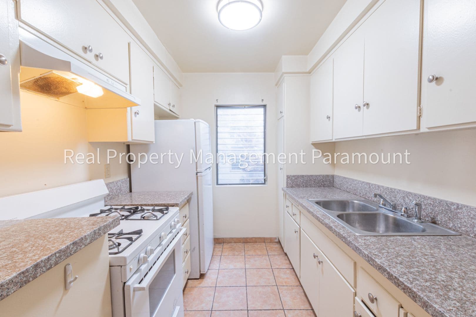 Los Angeles Apartment: 3369 Vinton Ave