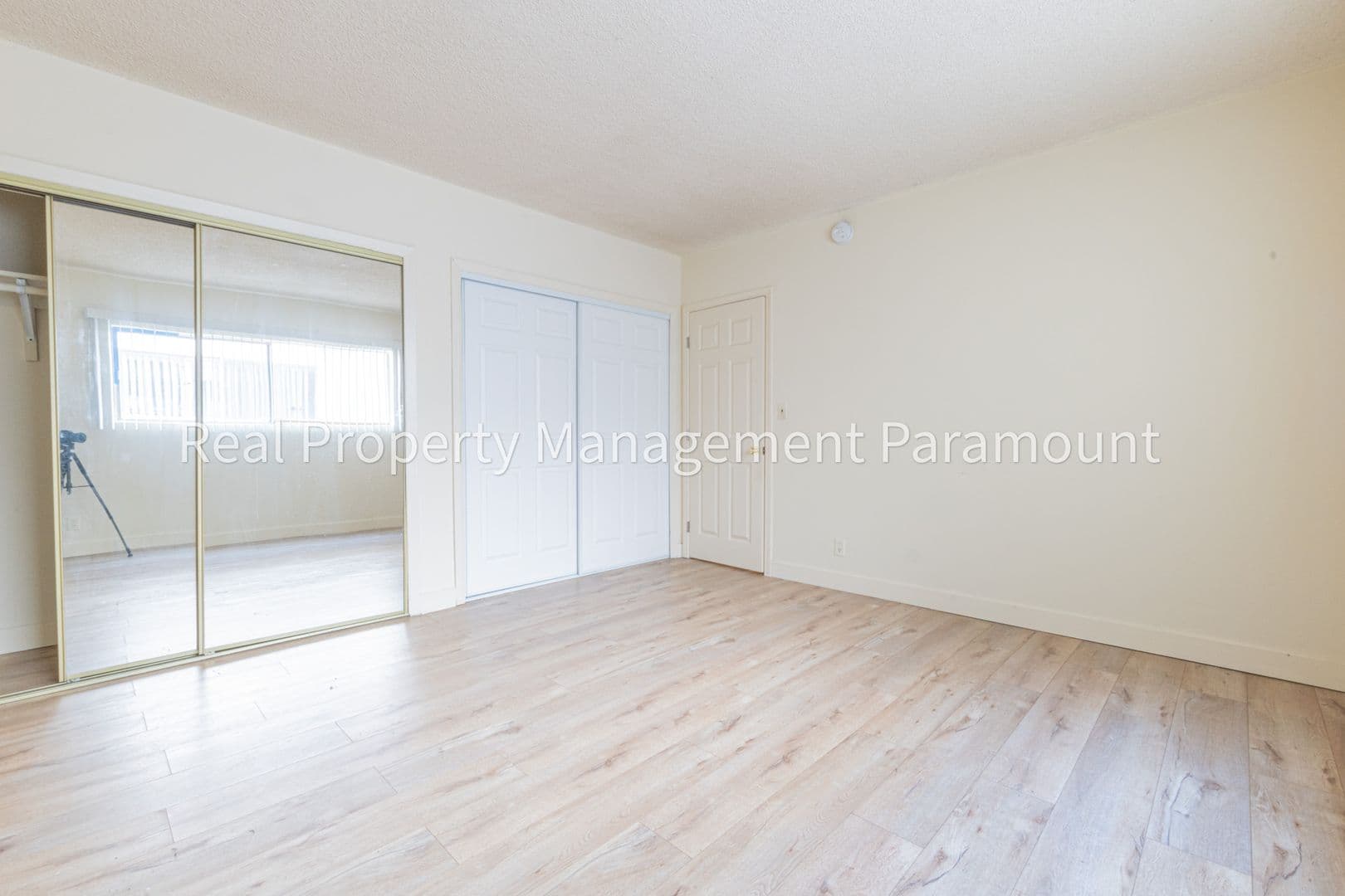 Los Angeles Apartment: 3369 Vinton Ave