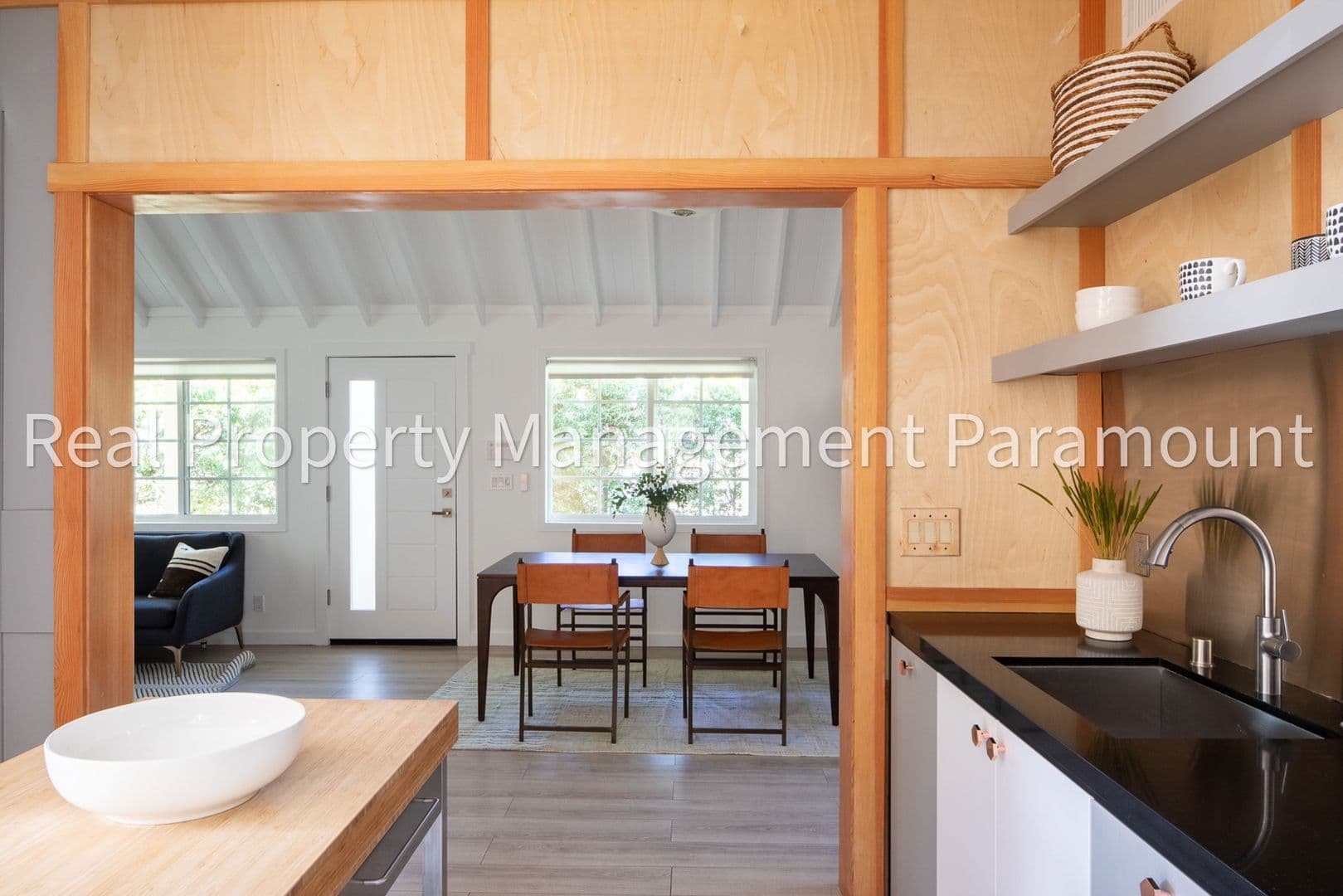 Los Angeles House: 1606 Myra Ave