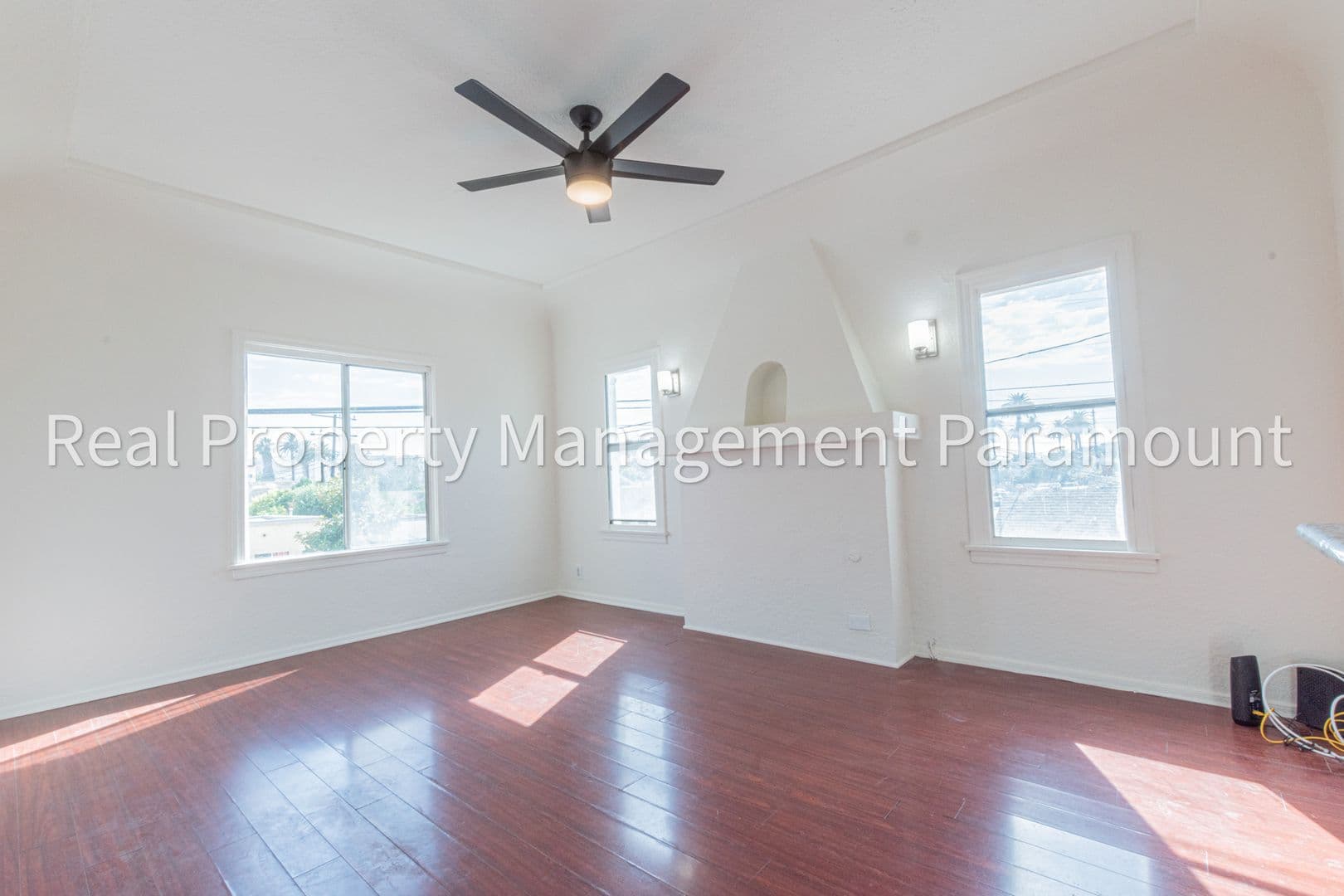 Los Angeles Apartment: 5107 Westhaven St