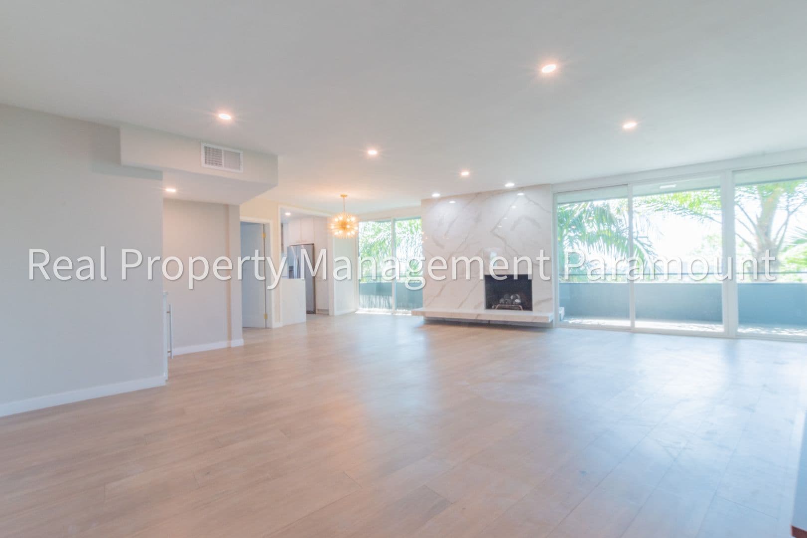 West Hollywood Condo: 8401 Fountain Ave #12