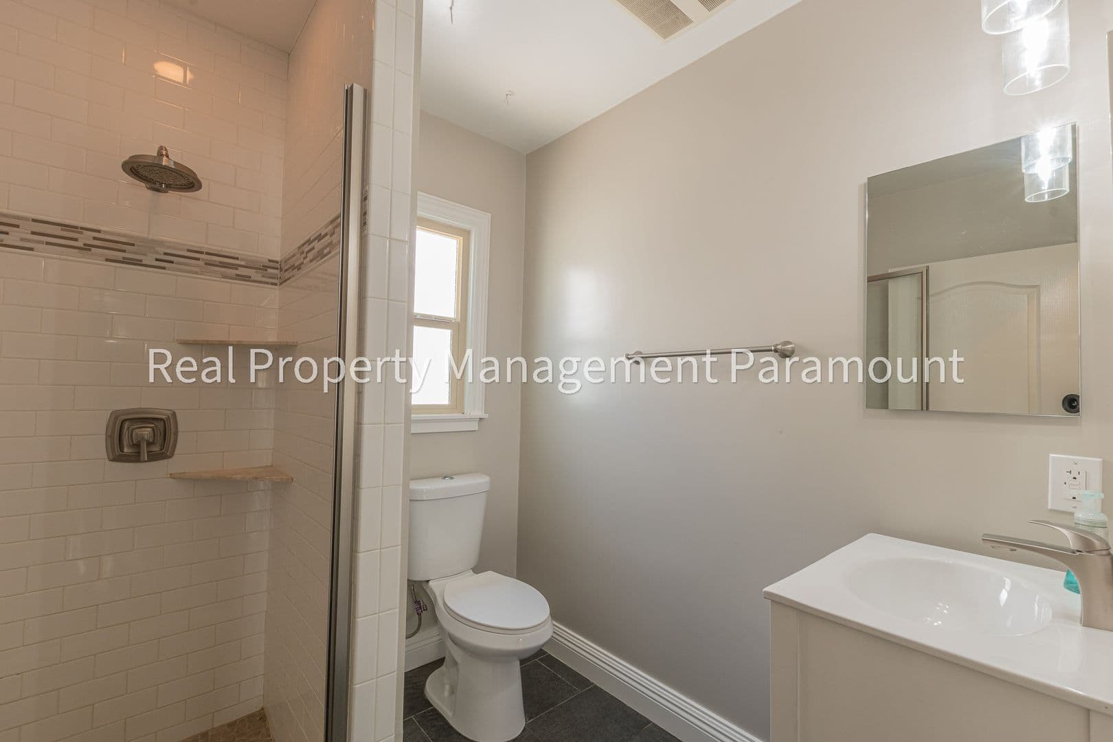 Los Angeles Apartment: 1925 South Harcourt Avenue,