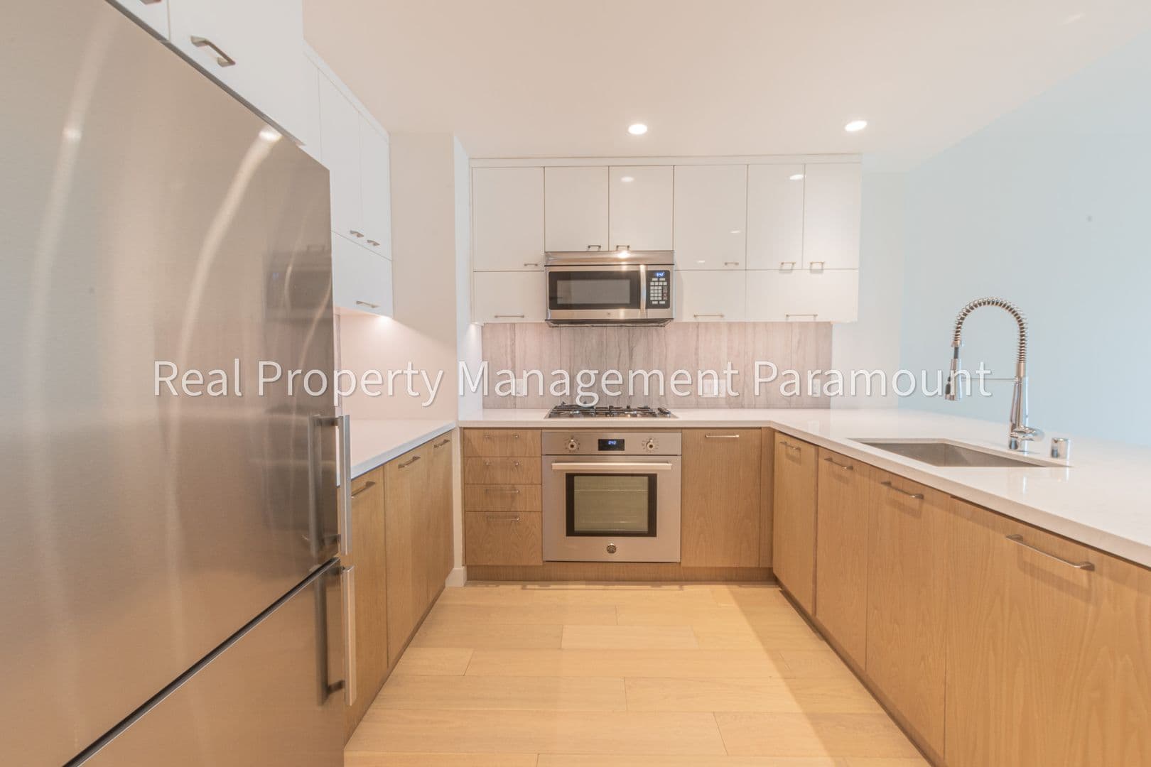 Los Angeles Condo: 400 S Broadway #1301